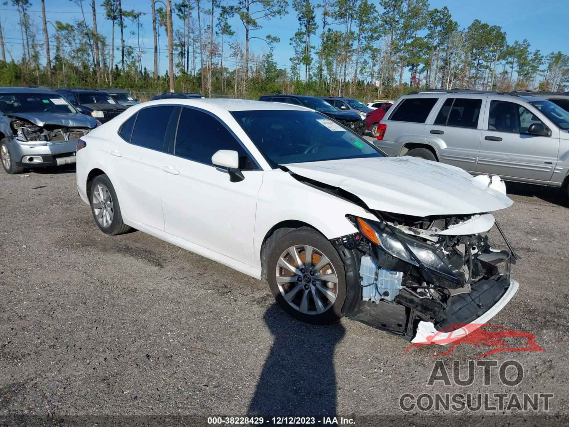 TOYOTA CAMRY 2018 - 4T1B11HK0JU623772