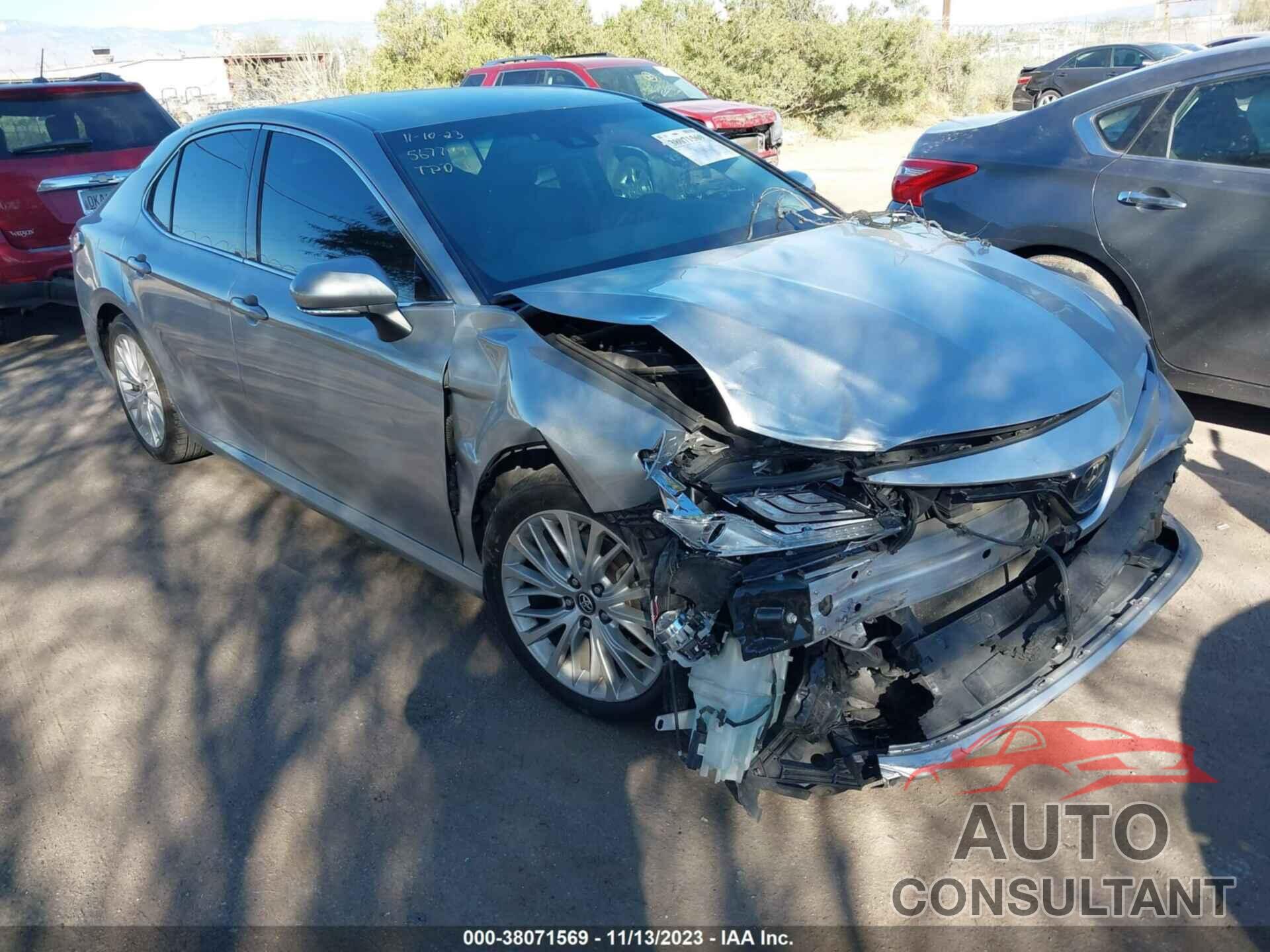 TOYOTA CAMRY 2018 - 4T1B11HK0JU513899