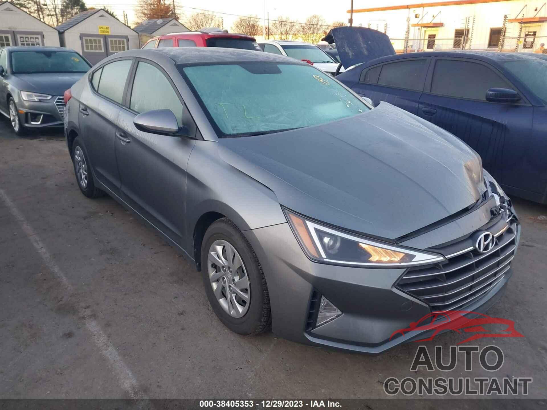 HYUNDAI ELANTRA 2019 - KMHD74LFXKU815155