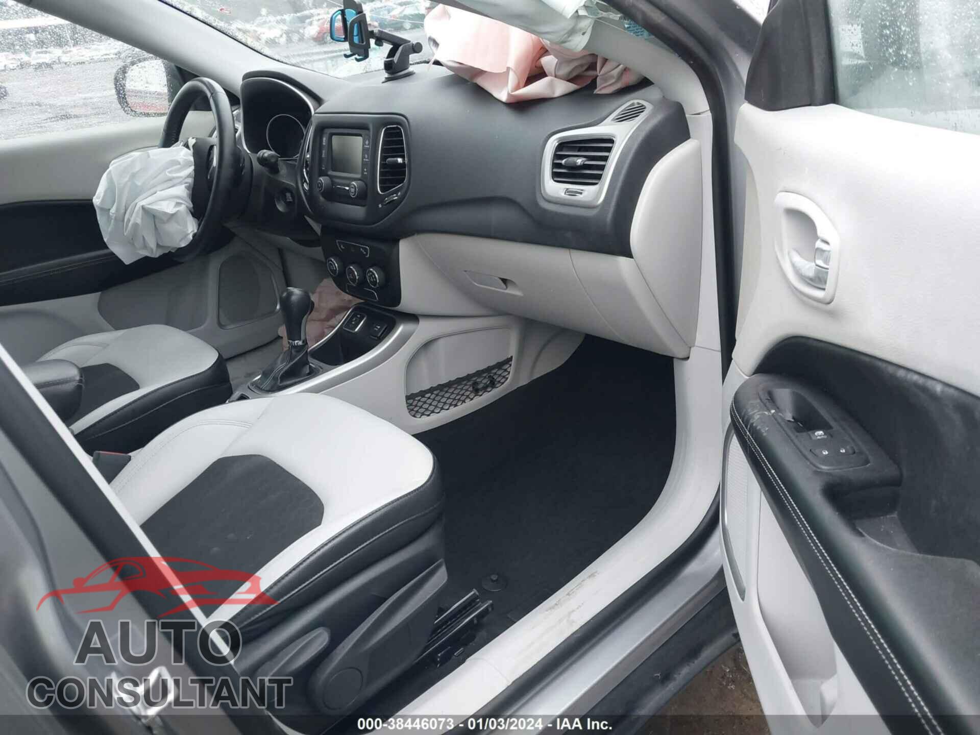 JEEP COMPASS 2018 - 3C4NJCBB1JT263136