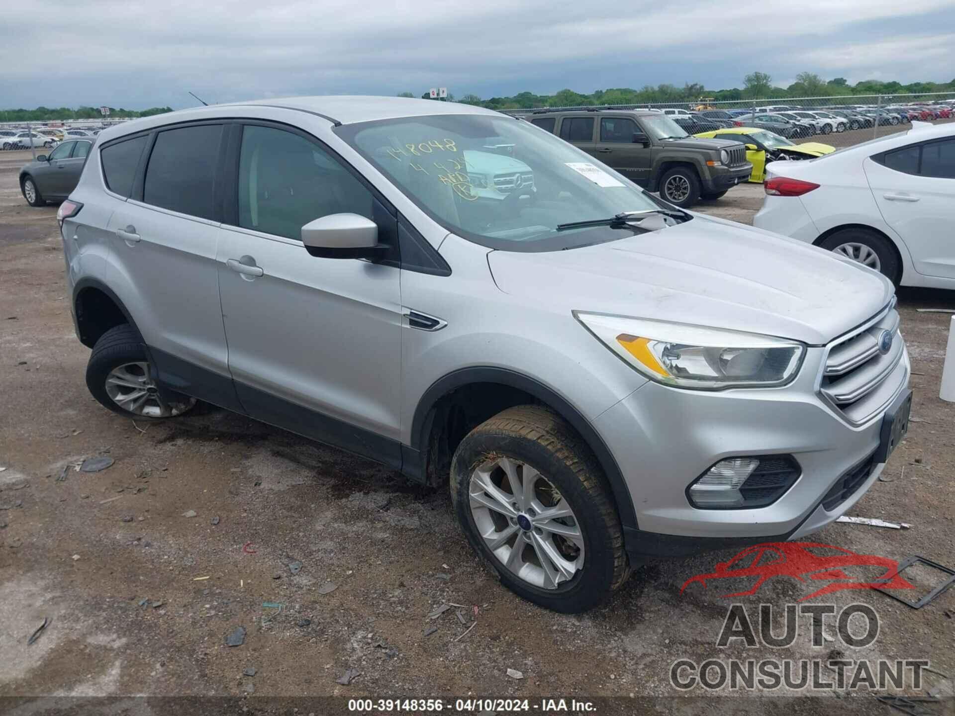 FORD ESCAPE 2017 - 1FMCU0G95HUC99006