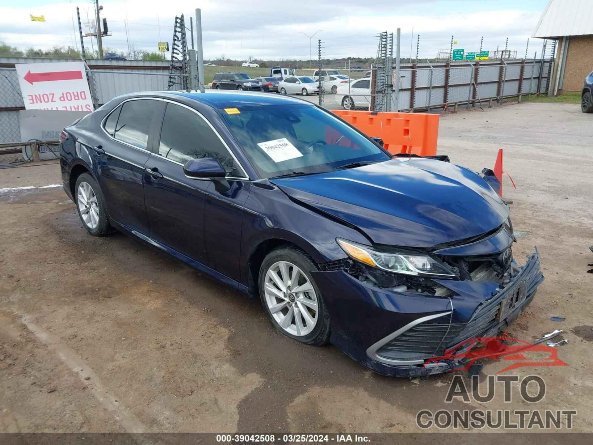 TOYOTA CAMRY 2021 - 4T1C11AK1MU612038