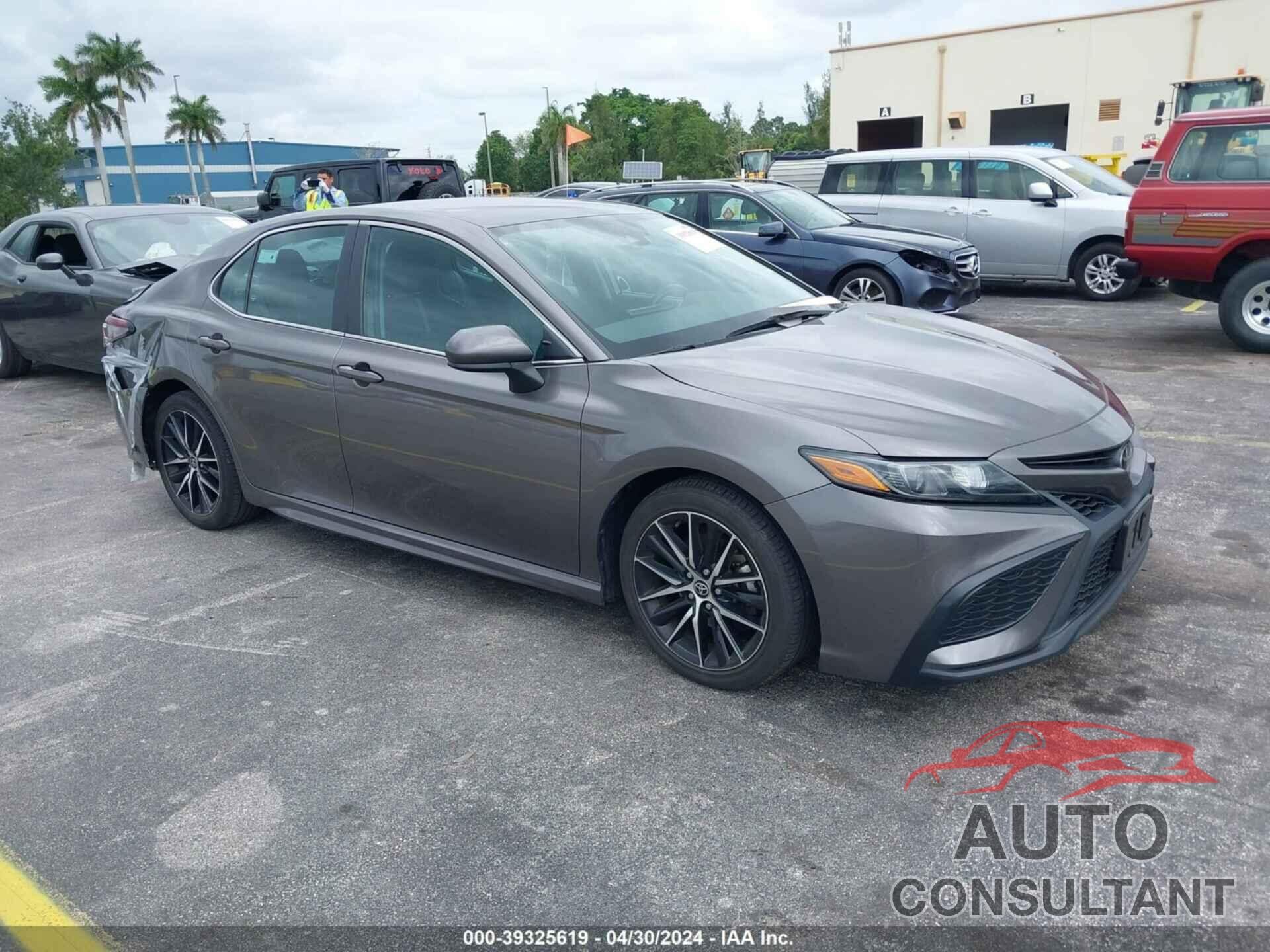 TOYOTA CAMRY 2021 - 4T1G11AKXMU477093