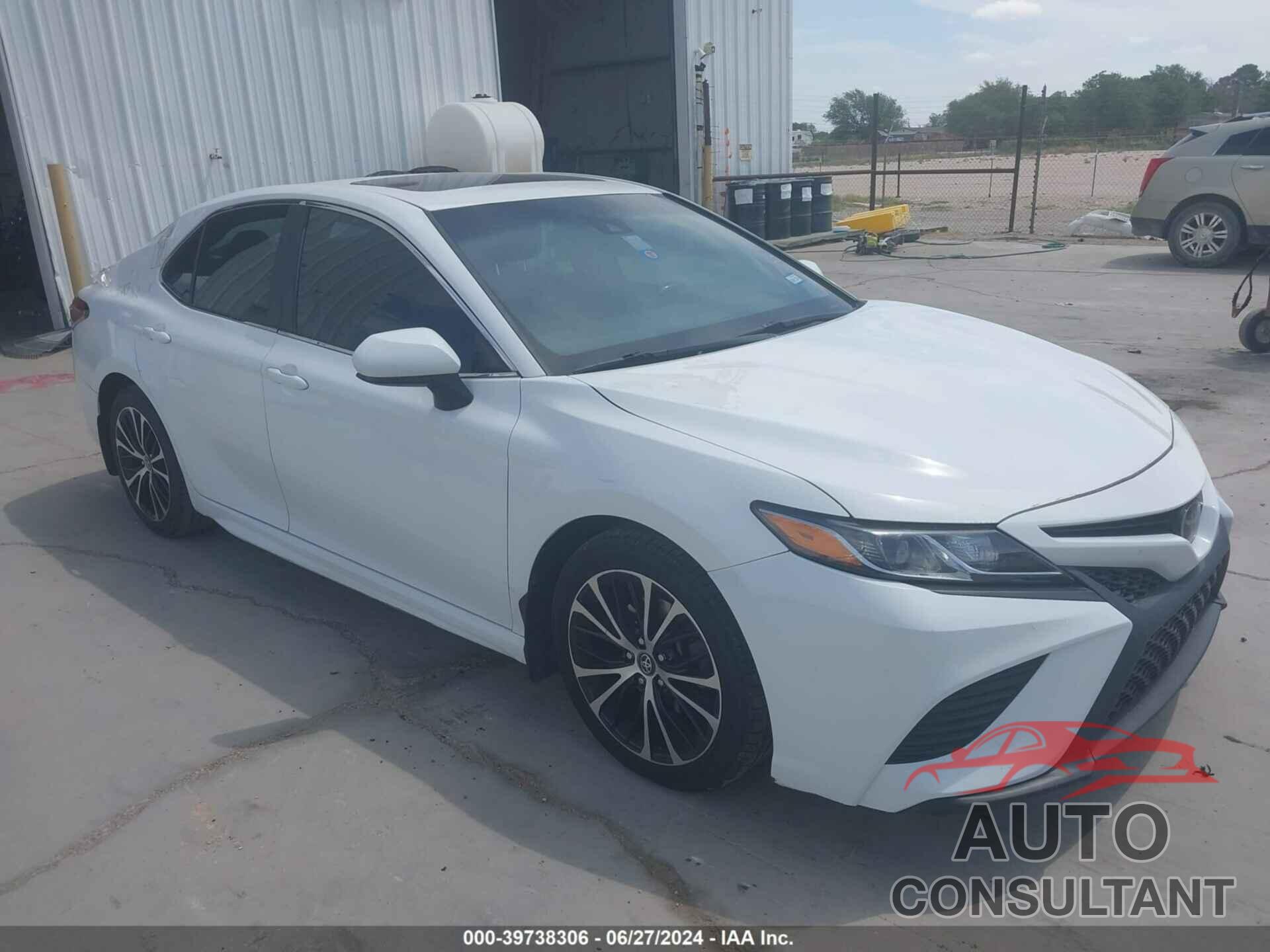 TOYOTA CAMRY 2018 - 4T1B11HK2JU575126