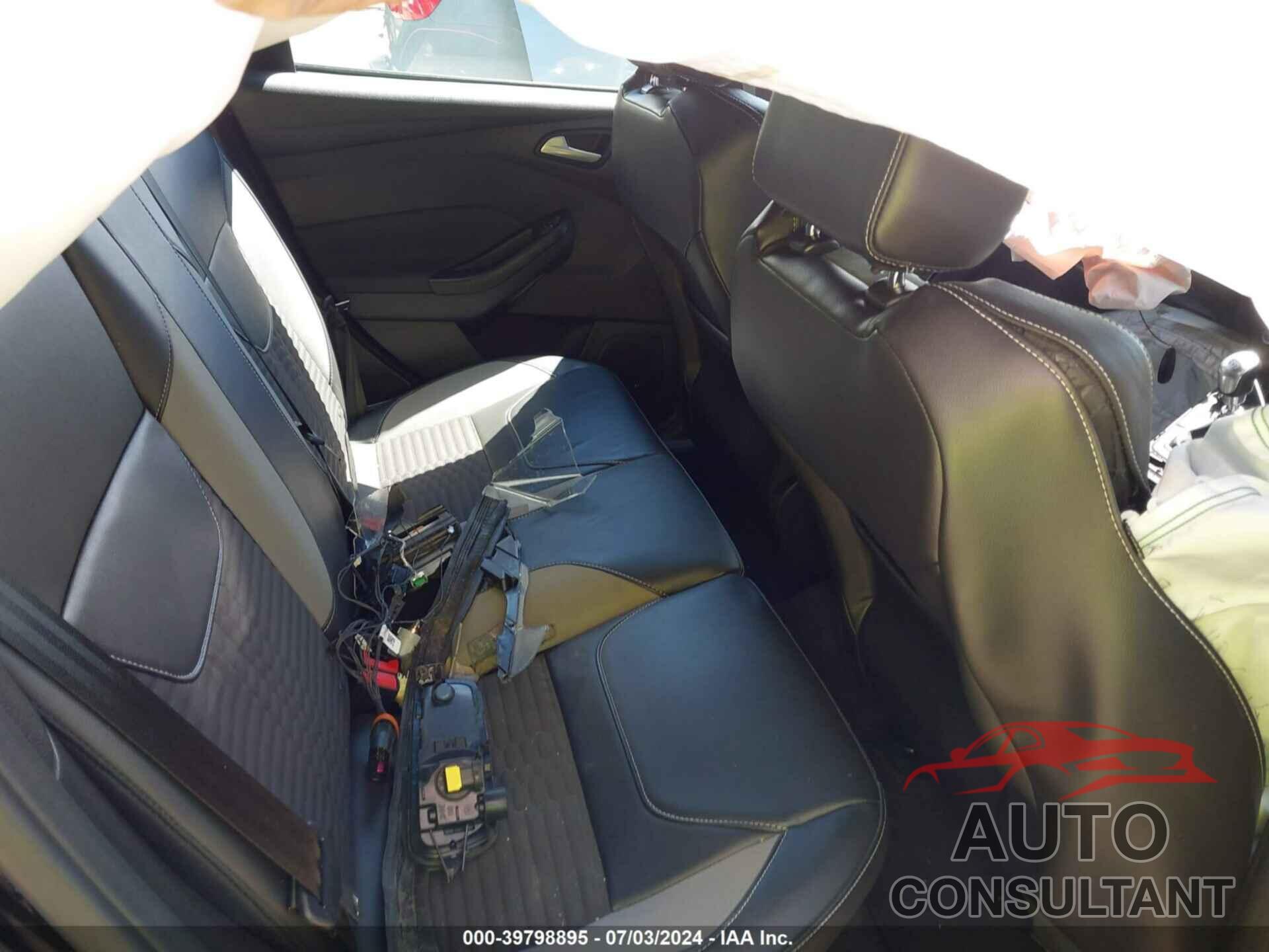 FORD FOCUS ST 2017 - 1FADP3L92HL347077