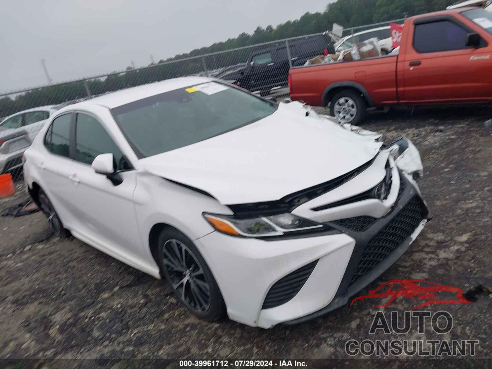 TOYOTA CAMRY 2018 - 4T1B11HK2JU073622