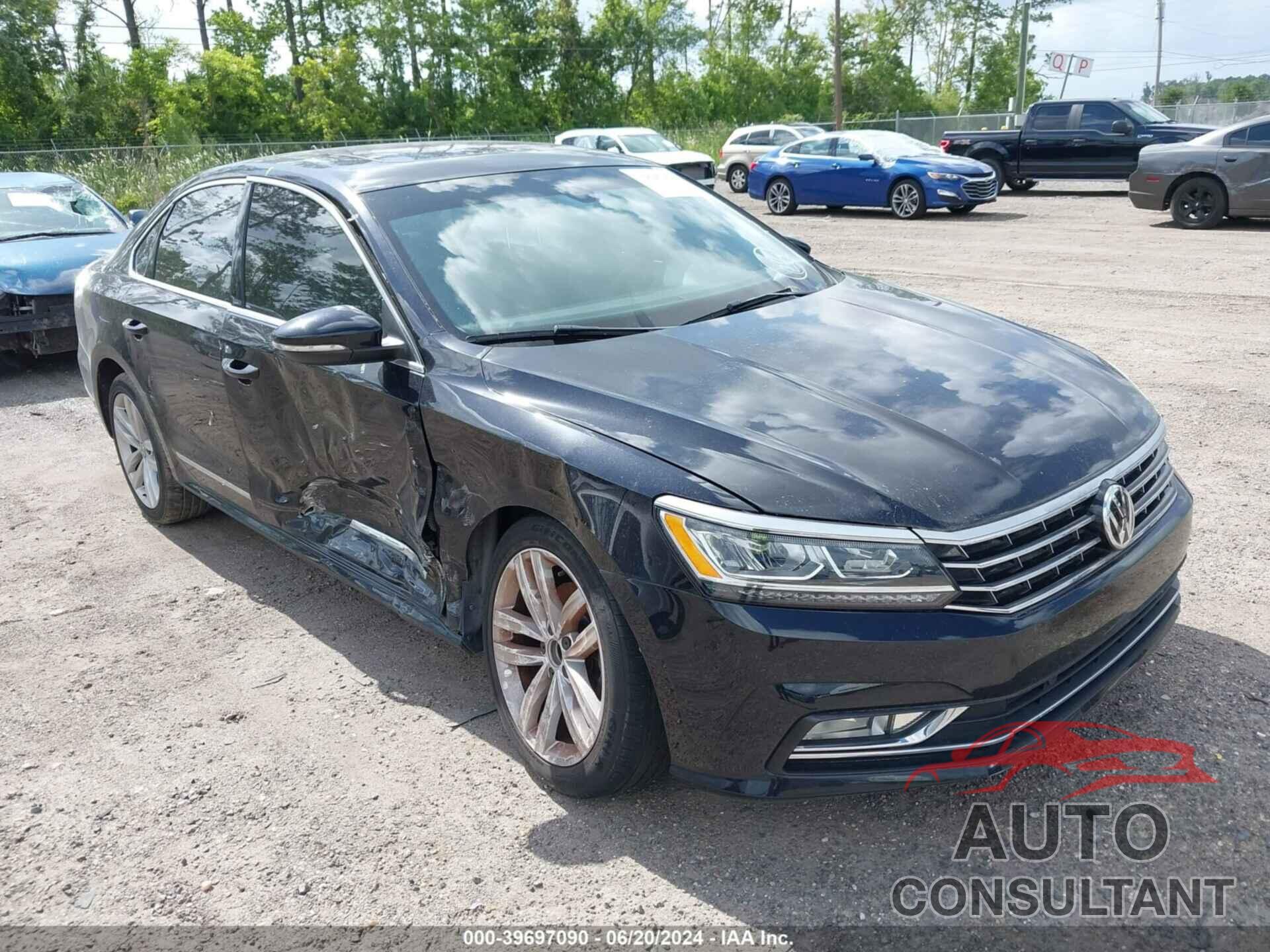 VOLKSWAGEN PASSAT 2018 - 1VWCA7A33JC017321