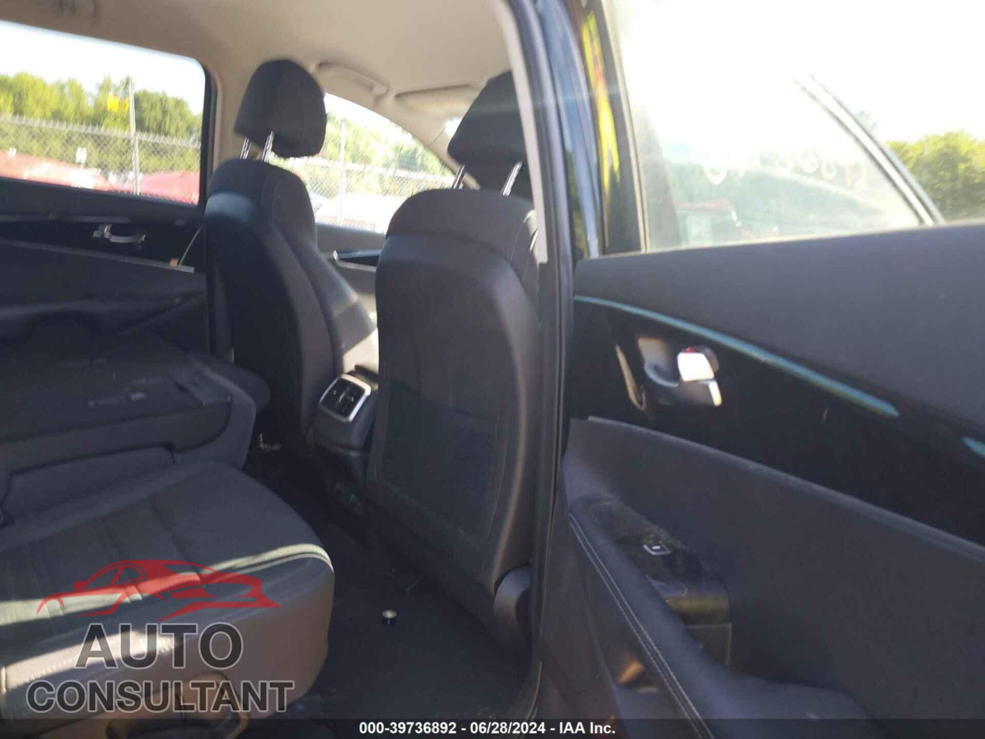 KIA SORENTO 2017 - 5XYPGDA38HG219210