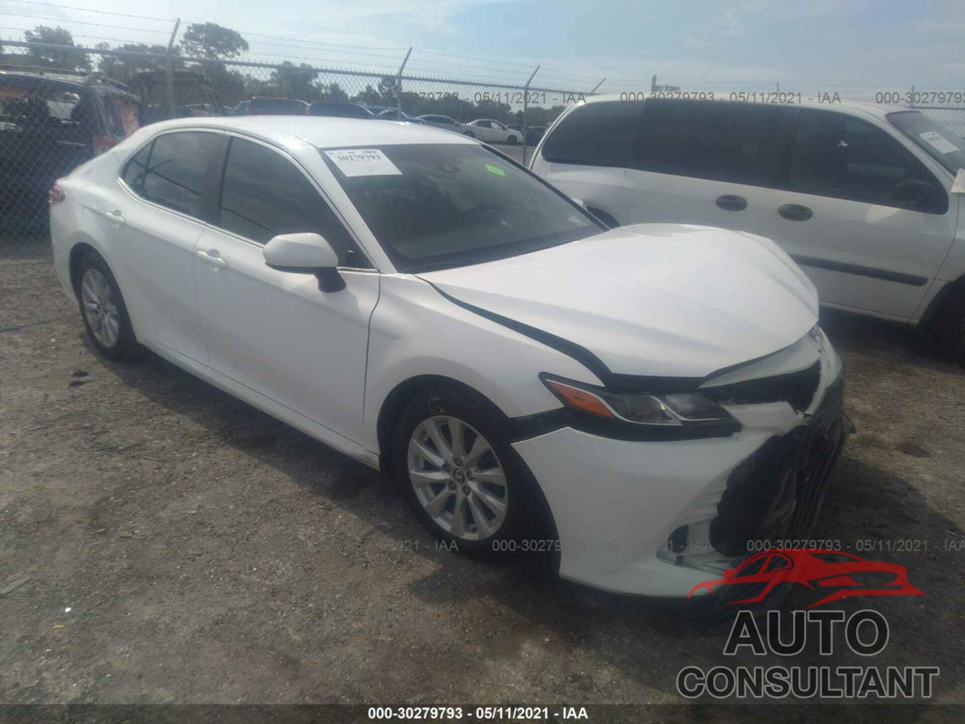 TOYOTA CAMRY 2018 - 4T1B11HKXJU087882