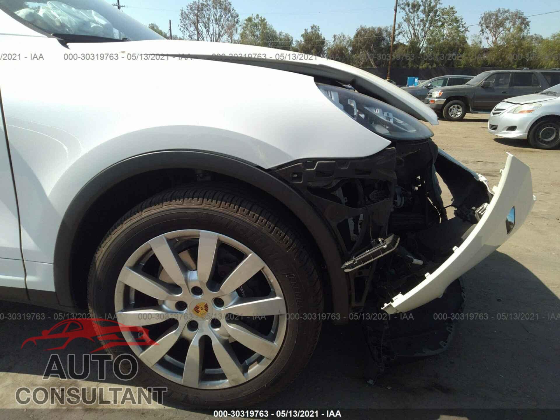 PORSCHE CAYENNE 2016 - WP1AA2A22GKA09793