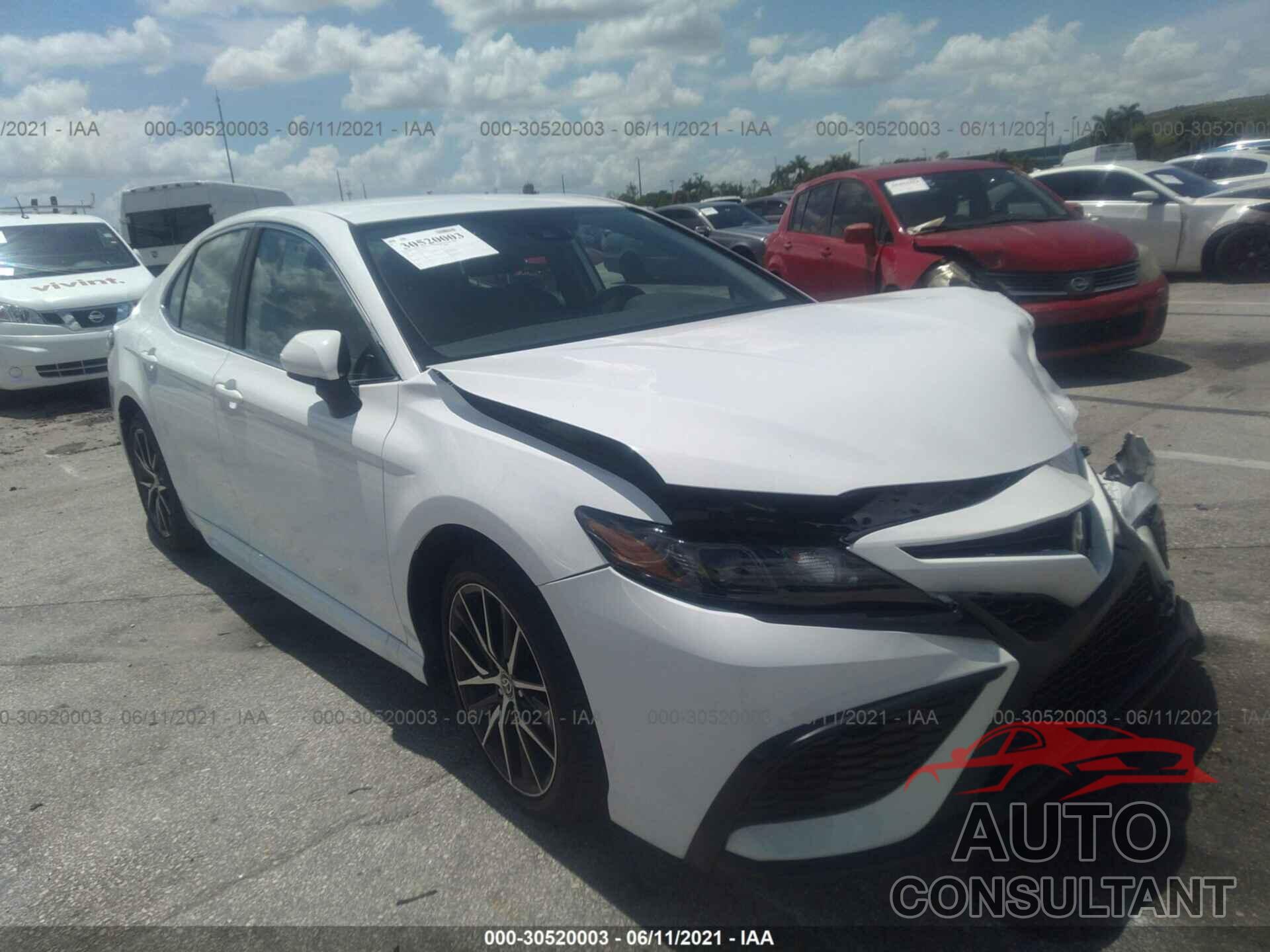TOYOTA CAMRY 2021 - 4T1G11AK0MU518539