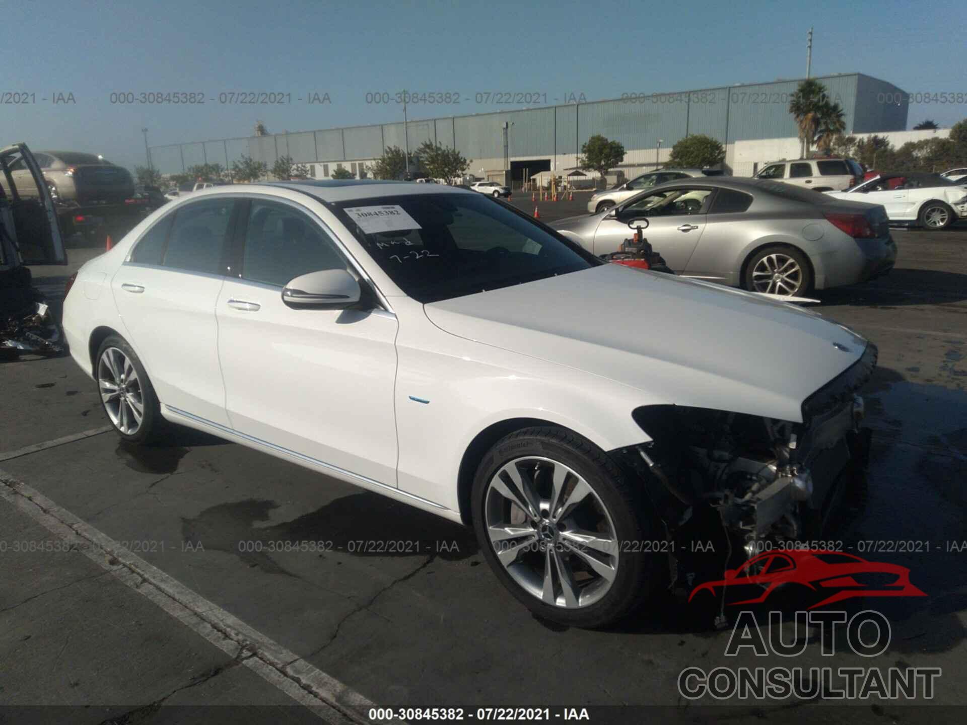 MERCEDES-BENZ C-CLASS 2018 - 55SWF4HB9JU239182