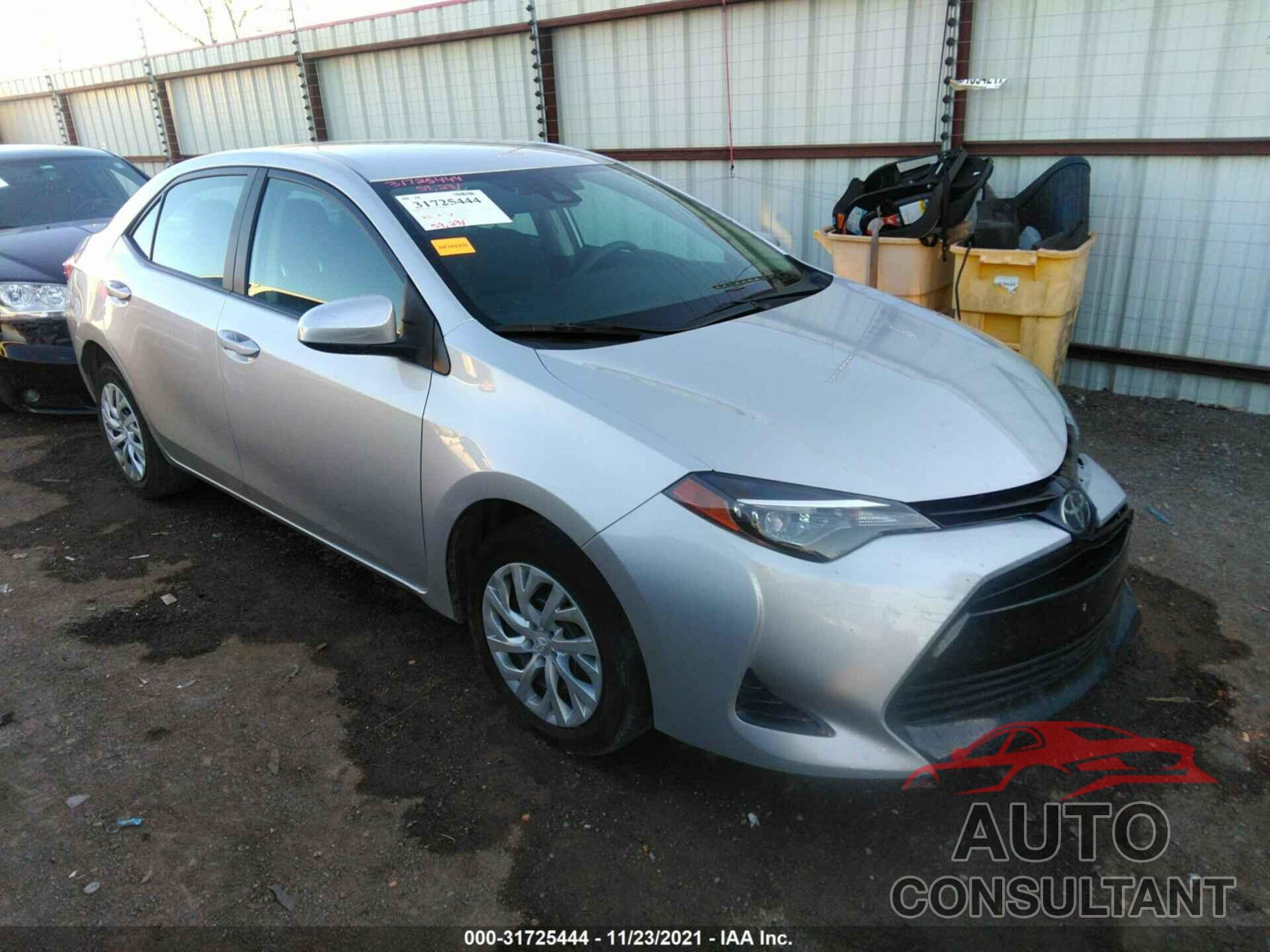 TOYOTA COROLLA 2018 - 5YFBURHE5JP851557