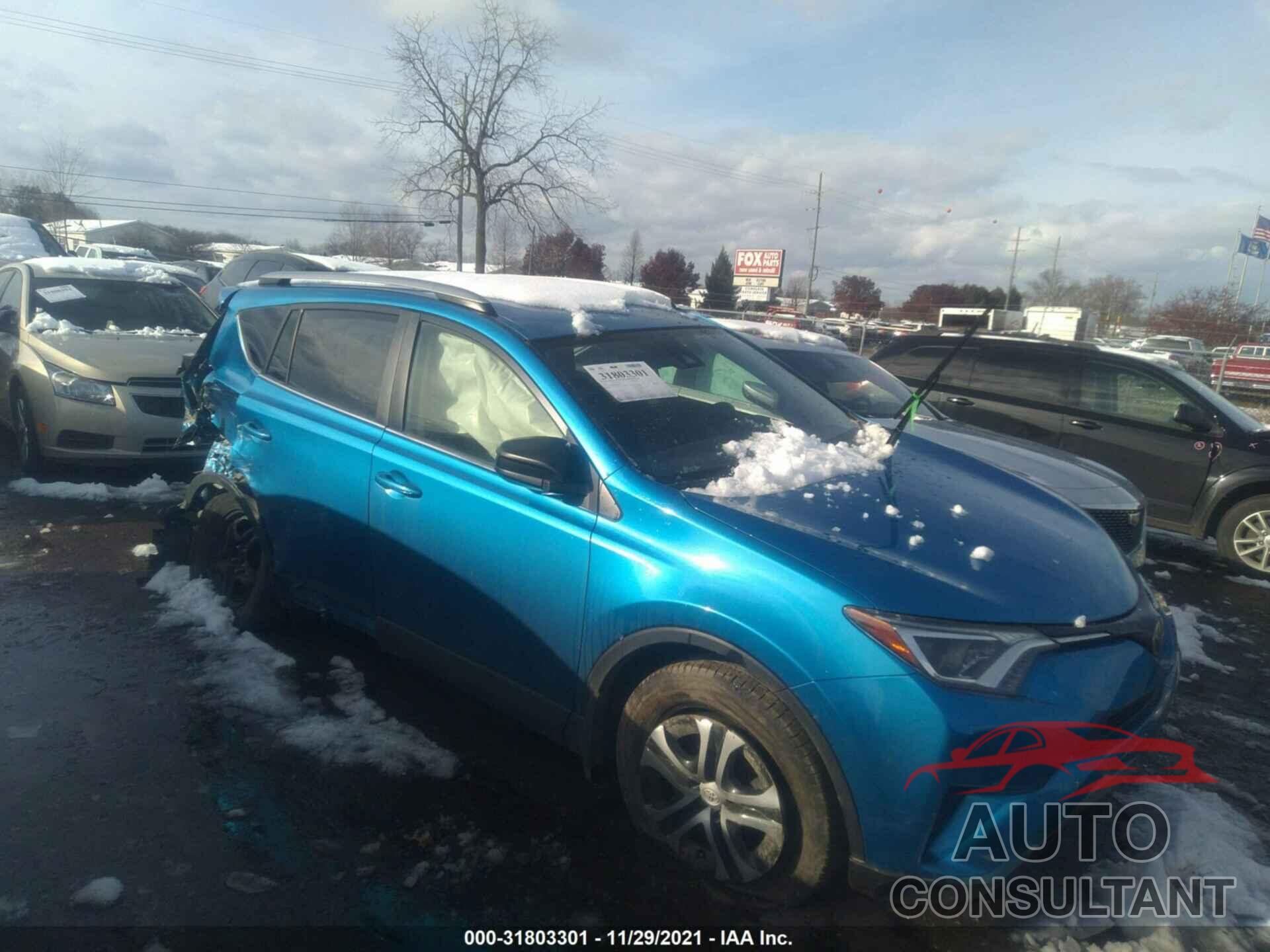 TOYOTA RAV4 2017 - JTMBFREV5HJ110015