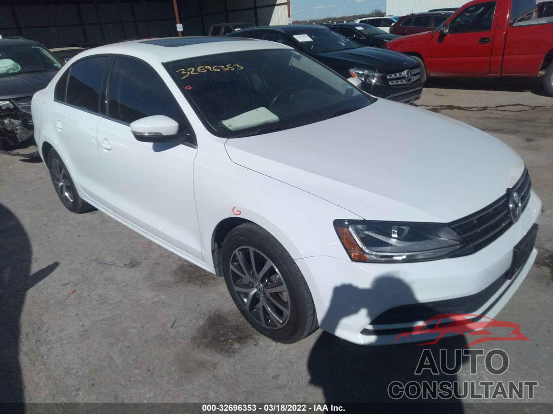 VOLKSWAGEN JETTA 2018 - 3VWDB7AJ5JM249143