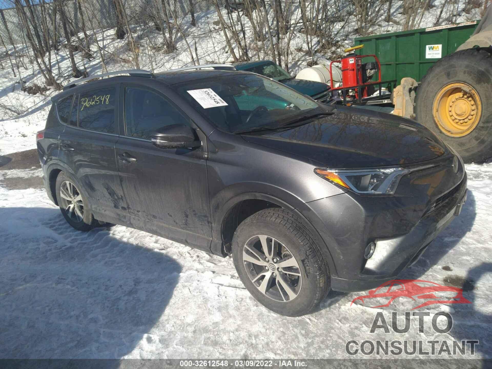 TOYOTA RAV4 2018 - JTMRFREVXJJ717841