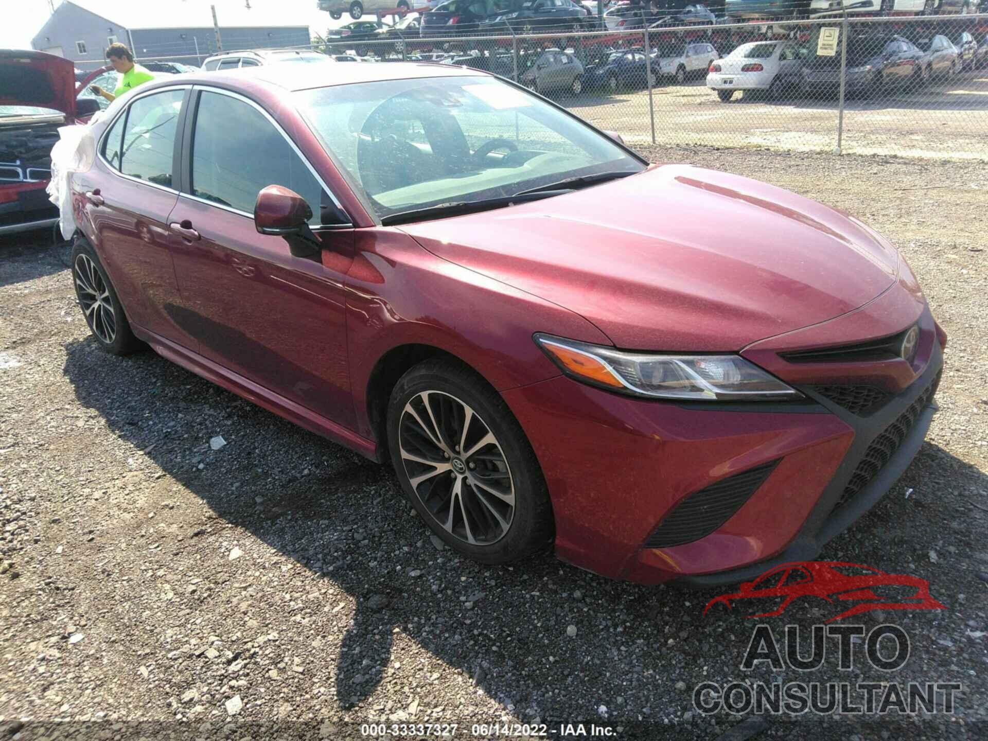 TOYOTA CAMRY 2018 - 4T1B11HK0JU644394