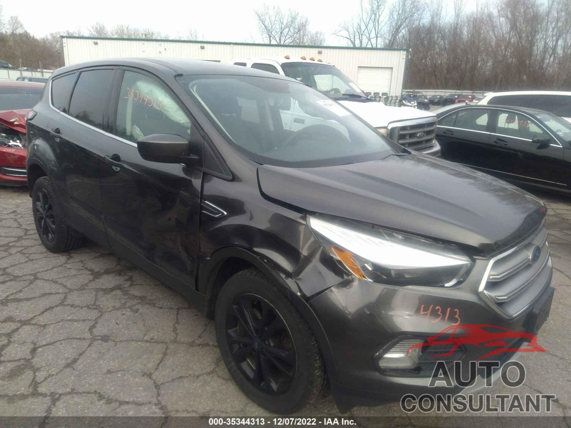 FORD ESCAPE 2017 - 1FMCU9G98HUD32200