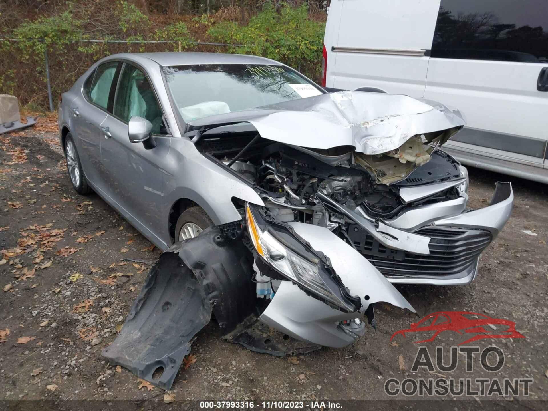 TOYOTA CAMRY 2018 - 4T1B11HK9JU511794