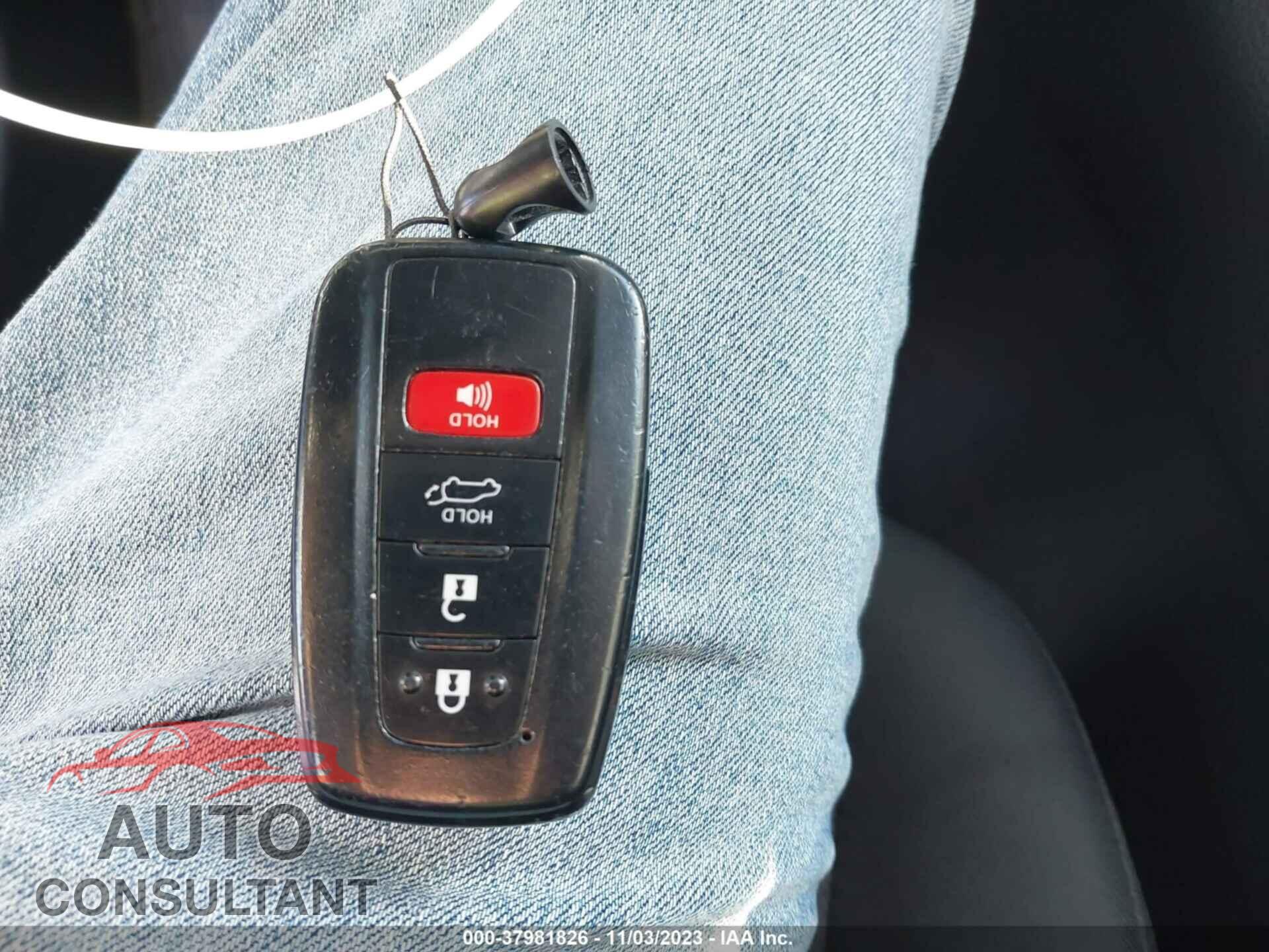TOYOTA RAV4 2019 - JTMP1RFV5KD021165