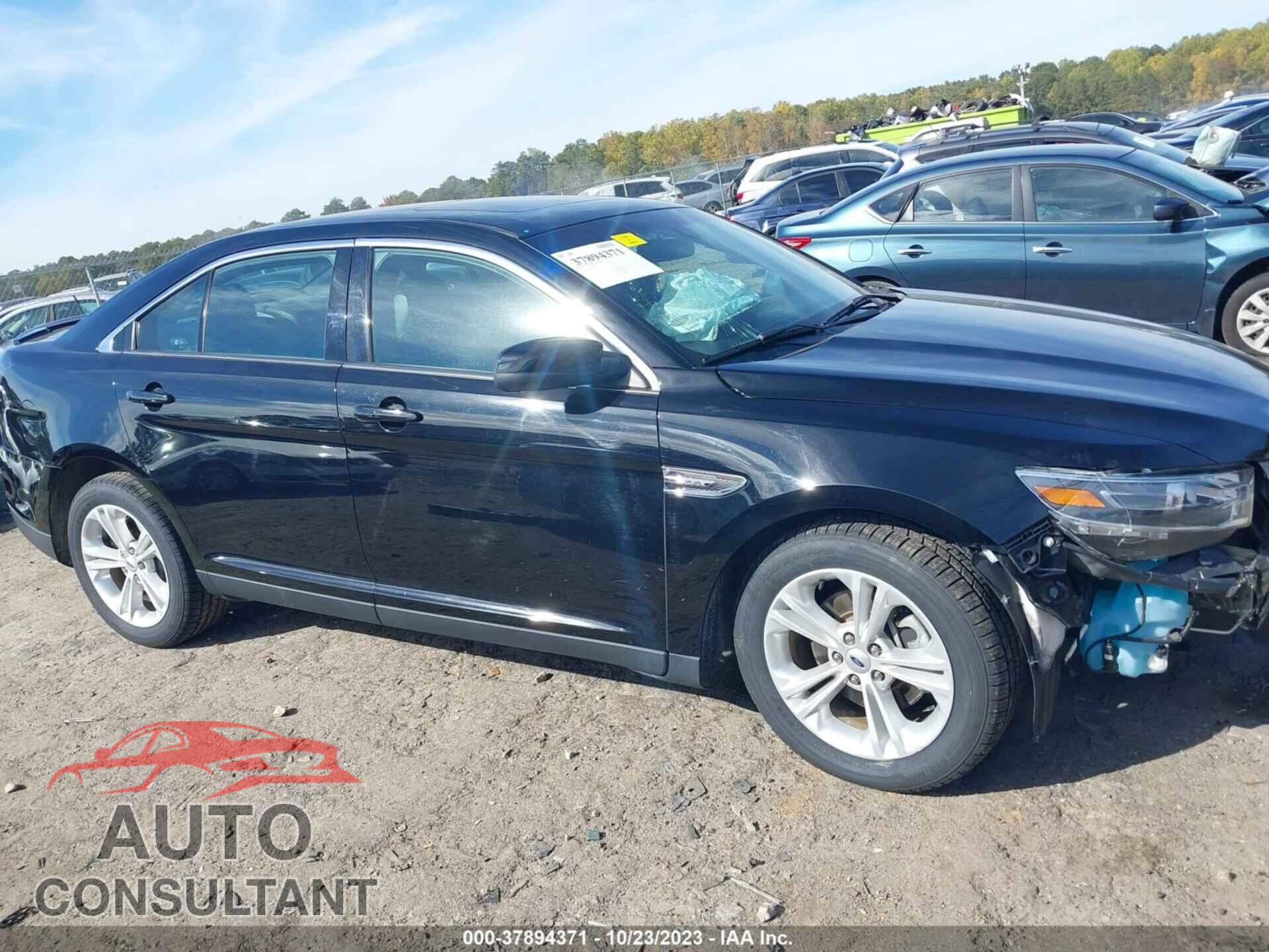 FORD TAURUS 2018 - 1FAHP2E85JG110954