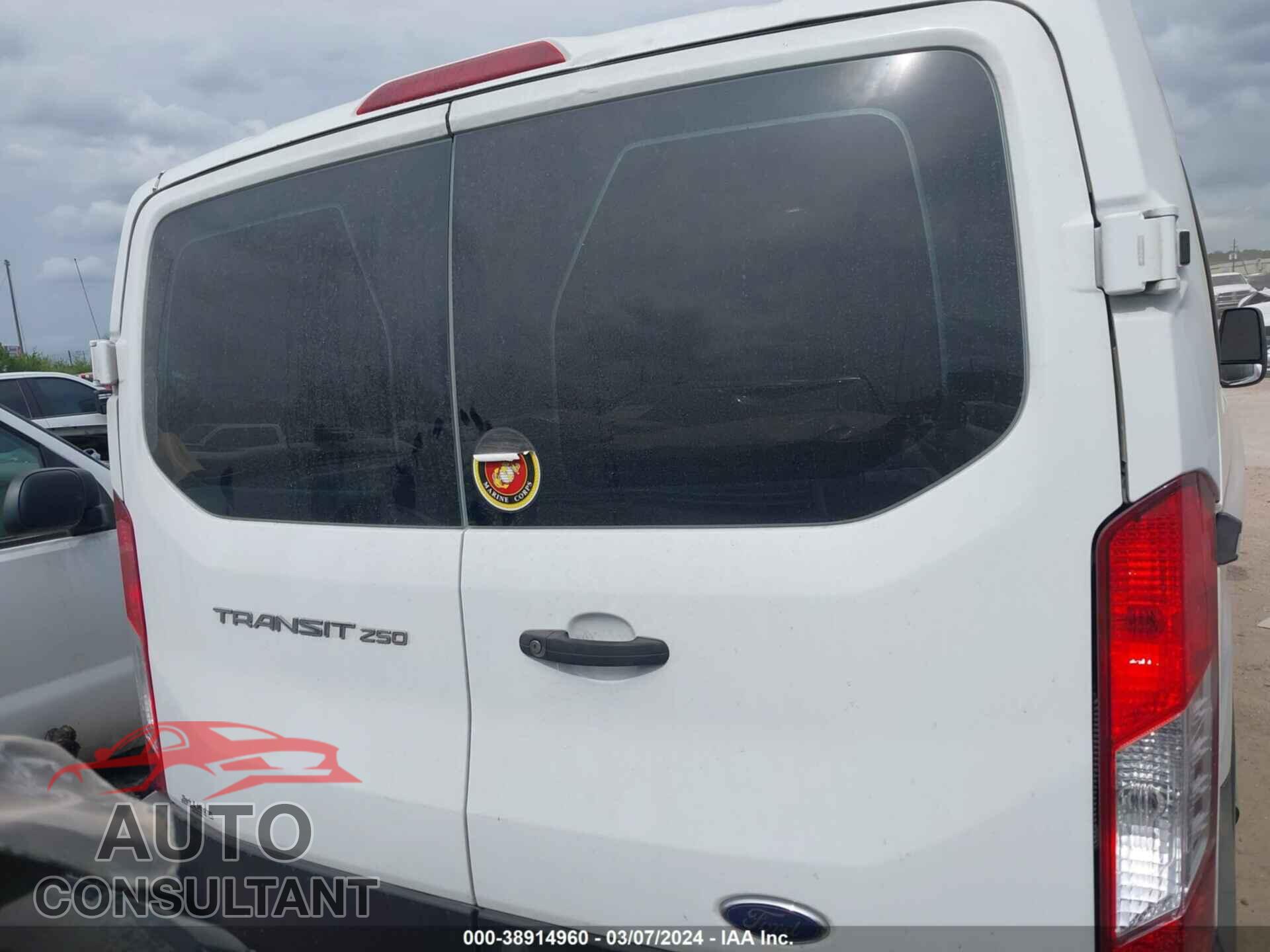 FORD TRANSIT-250 2019 - 1FTYR1YM7KKA55476