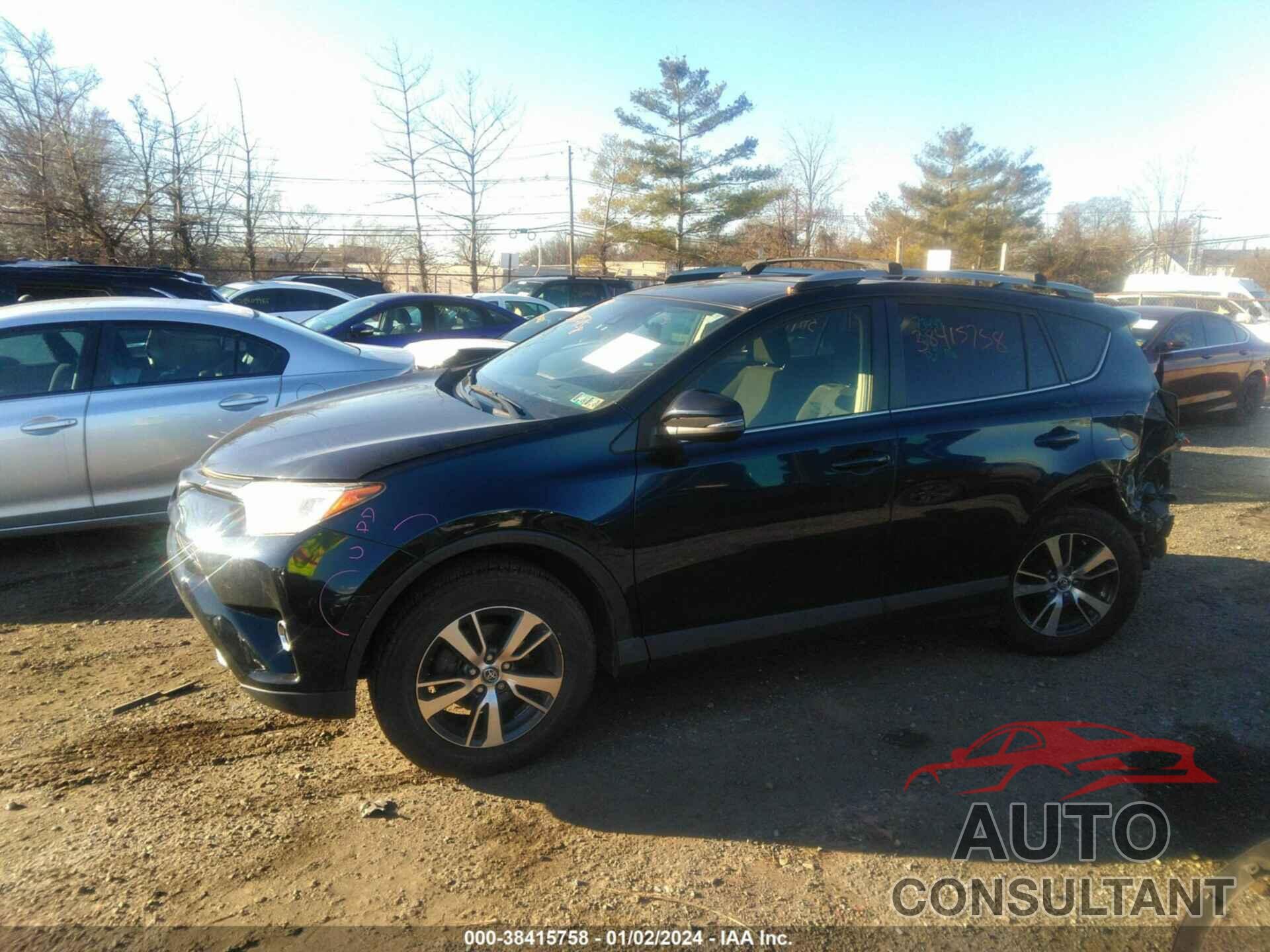 TOYOTA RAV4 2018 - JTMRFREV7JJ745077