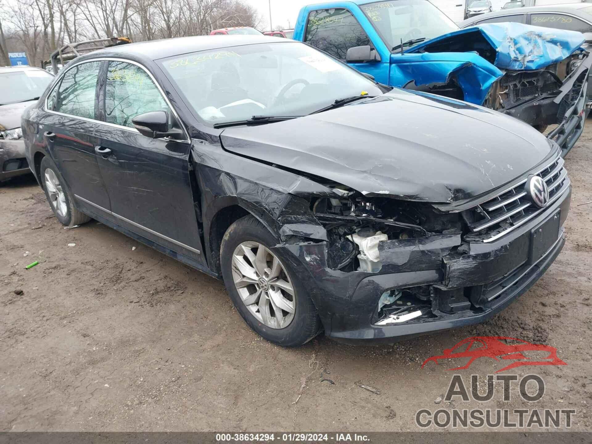 VOLKSWAGEN PASSAT 2017 - 1VWAT7A38HC008156