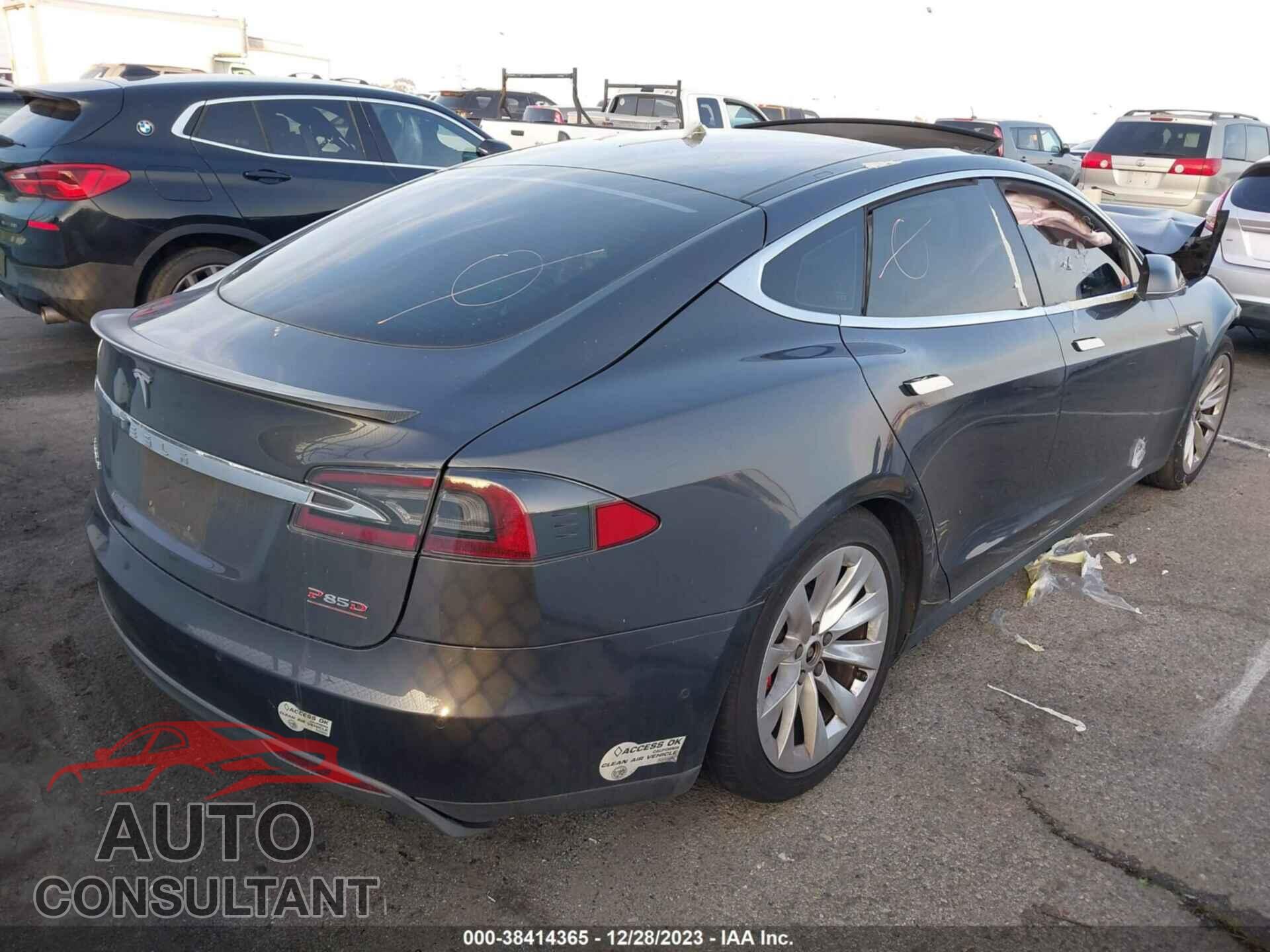 TESLA MODEL S 2015 - 5YJSA1E40FF111732