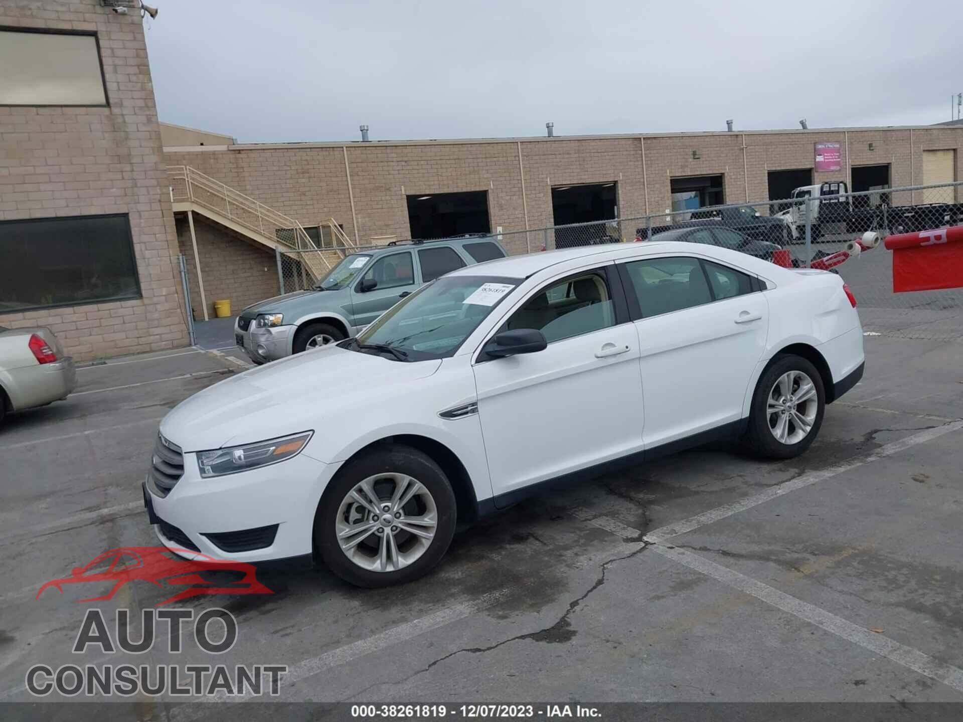 FORD TAURUS 2018 - 1FAHP2D86JG123553