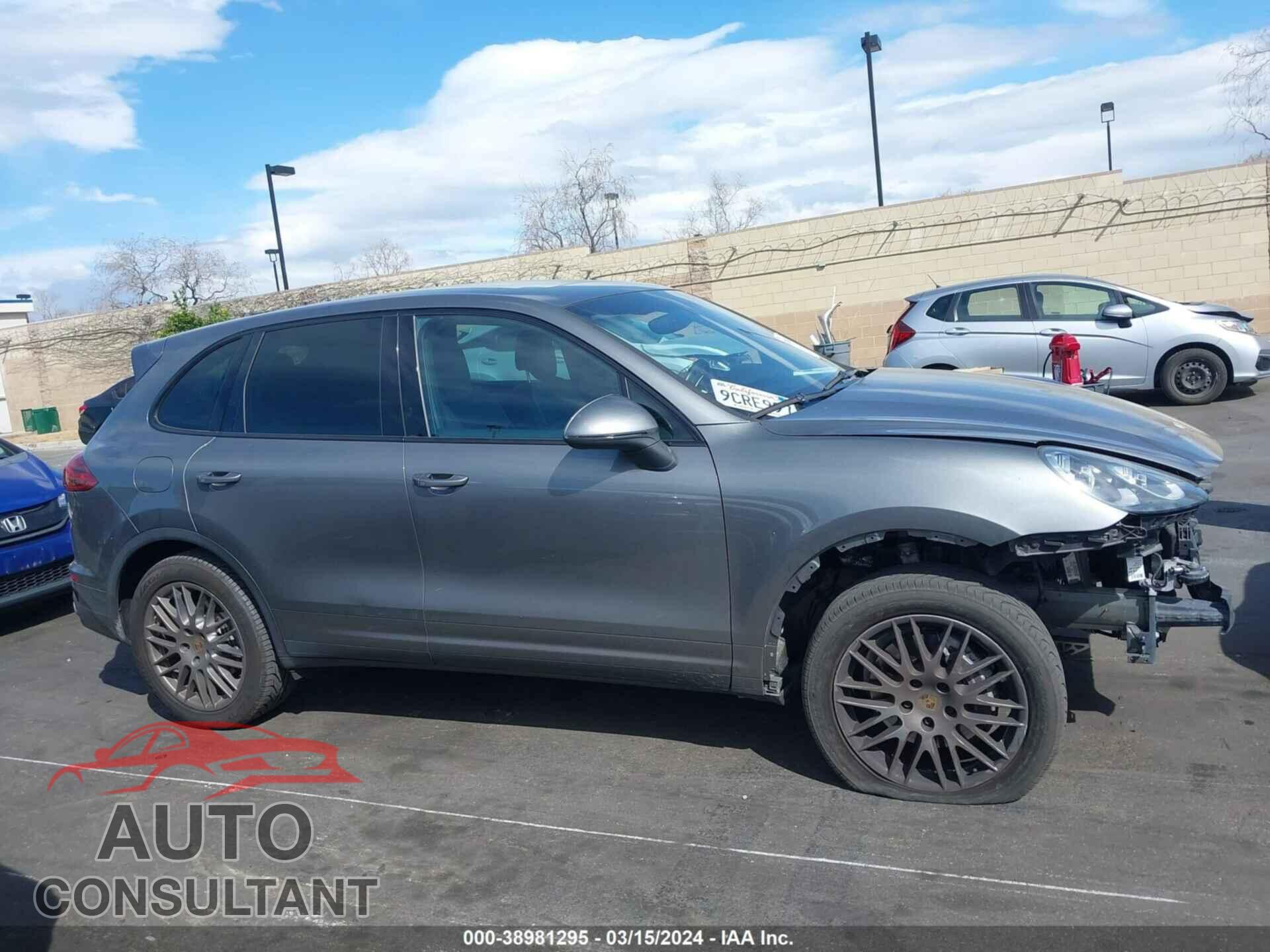 PORSCHE CAYENNE 2016 - WP1AA2A26GKA38293