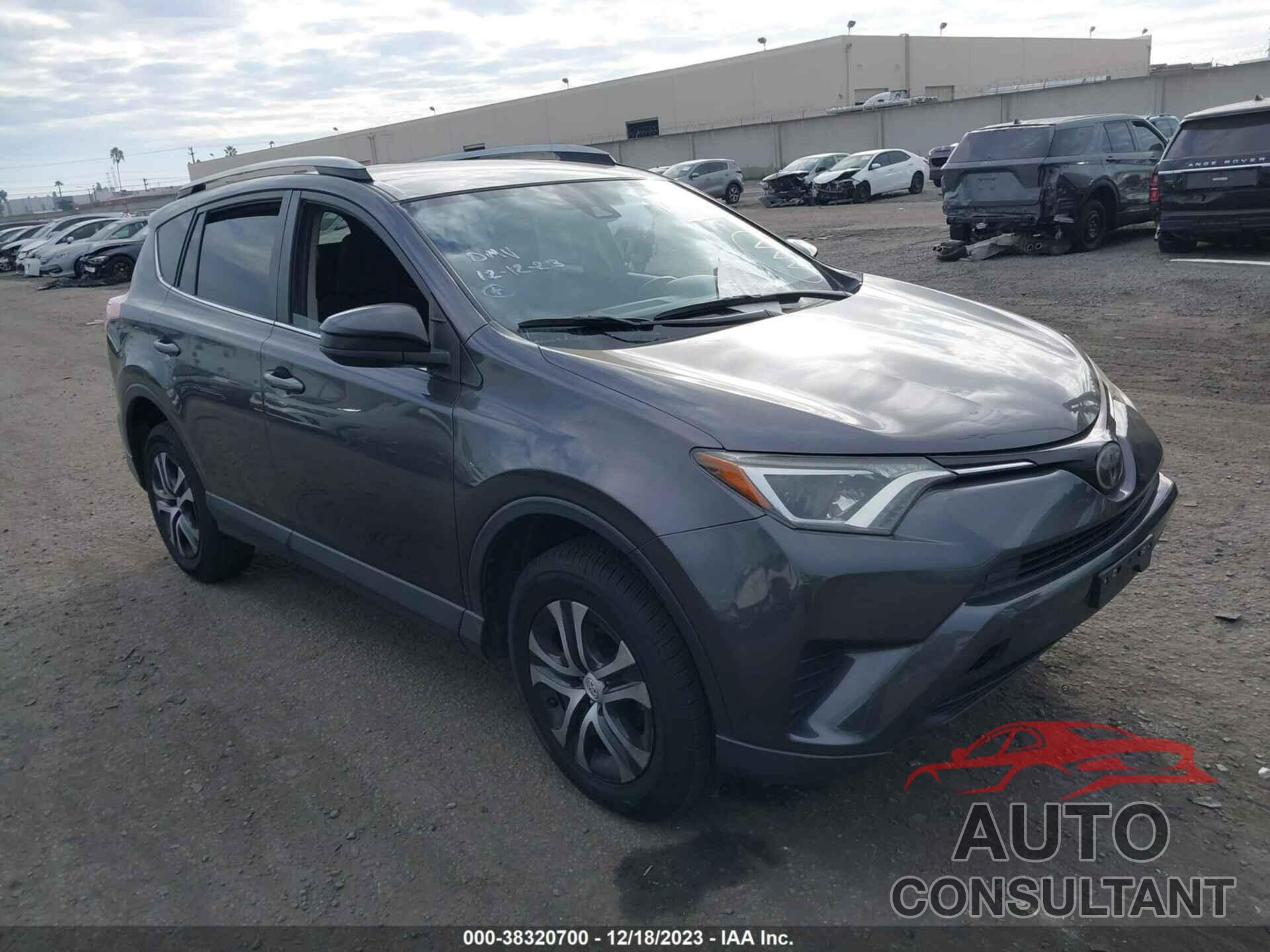 TOYOTA RAV4 2017 - JTMZFREV7HJ715975