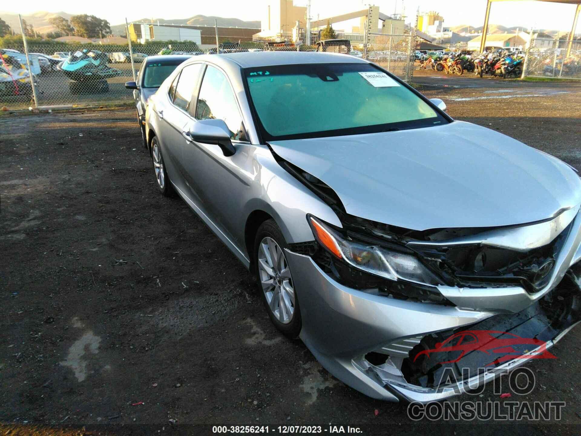 TOYOTA CAMRY 2018 - 4T1B11HK5JU511761