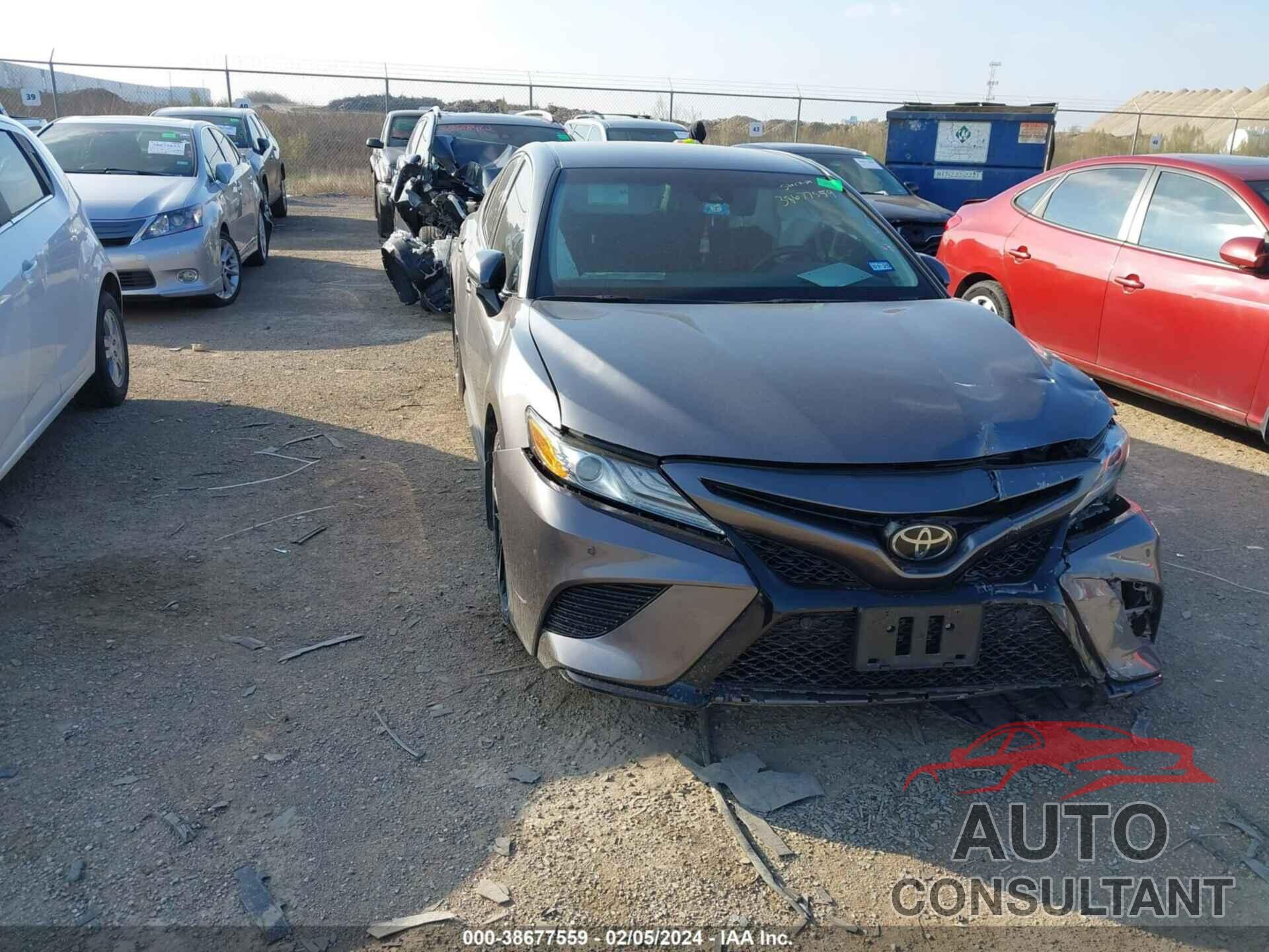 TOYOTA CAMRY 2018 - 4T1B61HK0JU061969