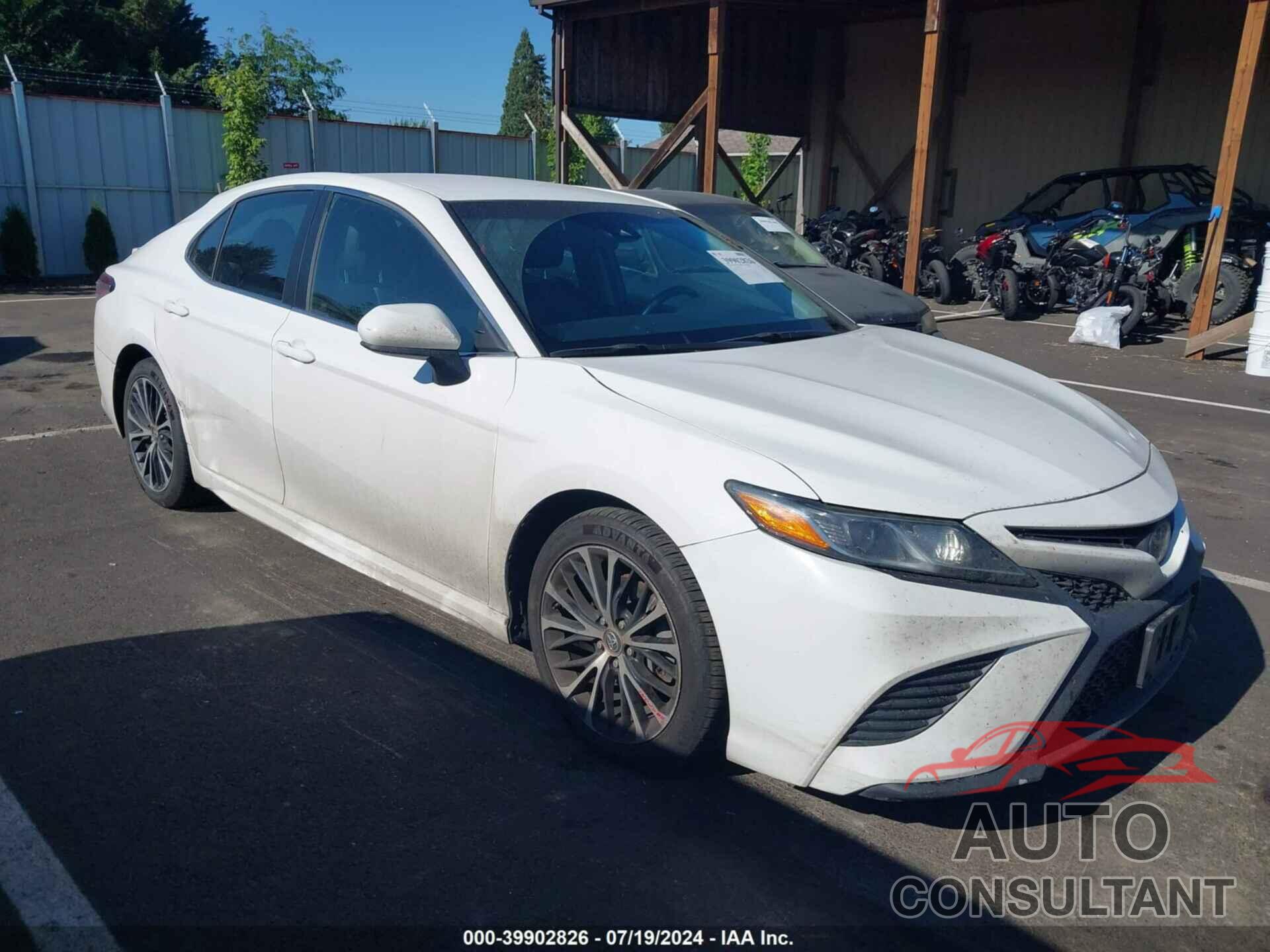 TOYOTA CAMRY 2018 - 4T1B11HK7JU589538