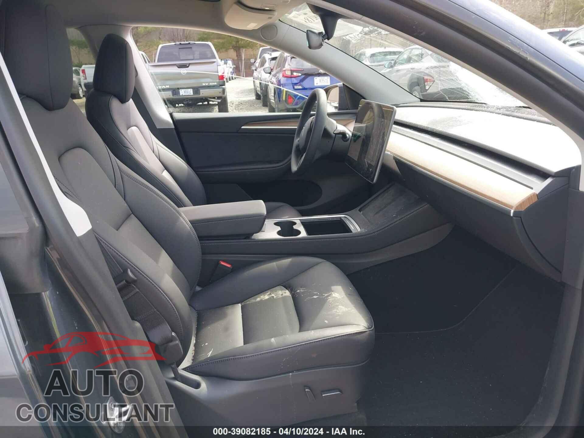 TESLA MODEL Y 2023 - LRWYGDFD8PC222100