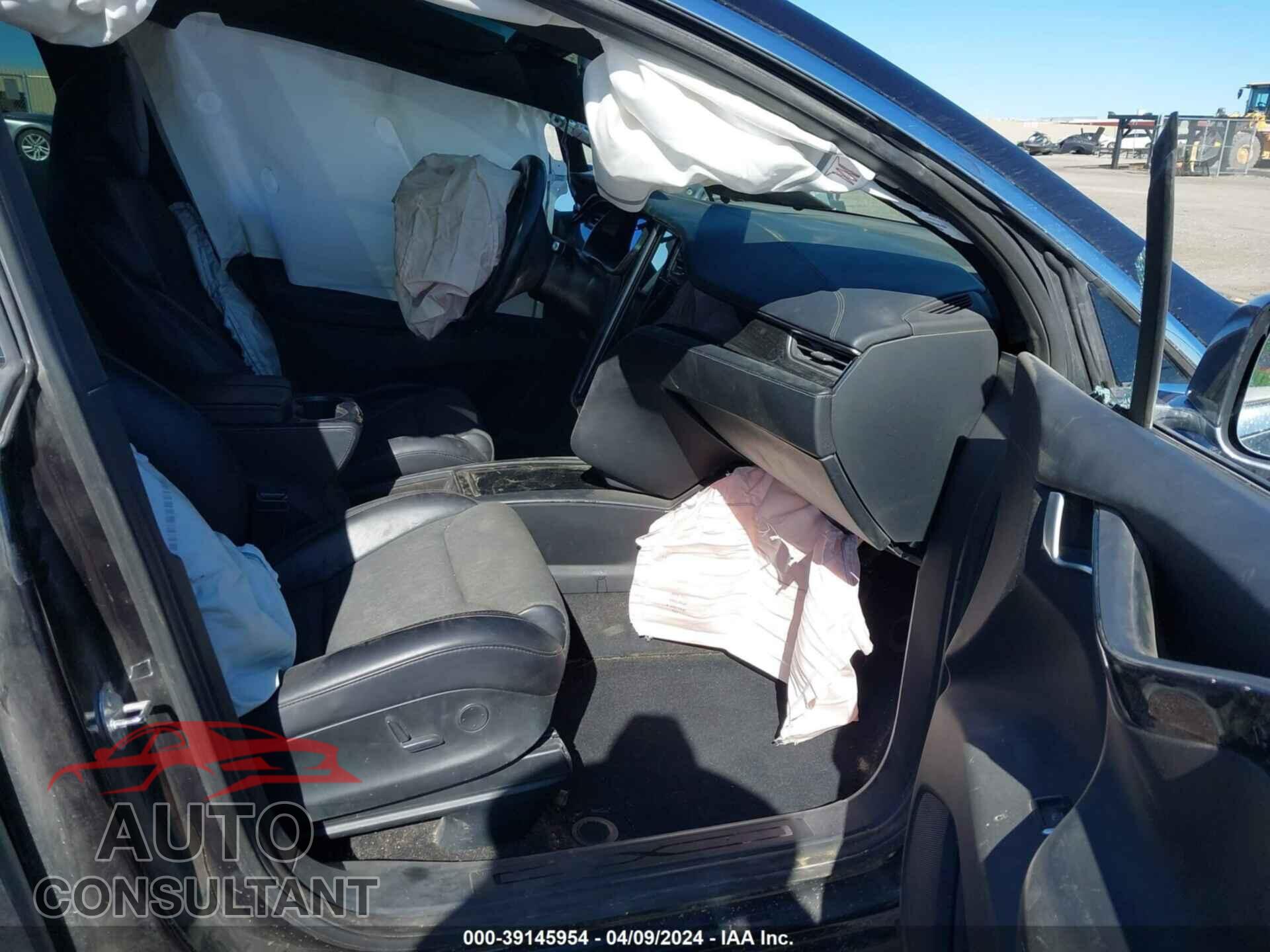 TESLA MODEL X 2018 - 5YJXCBE21JF115561