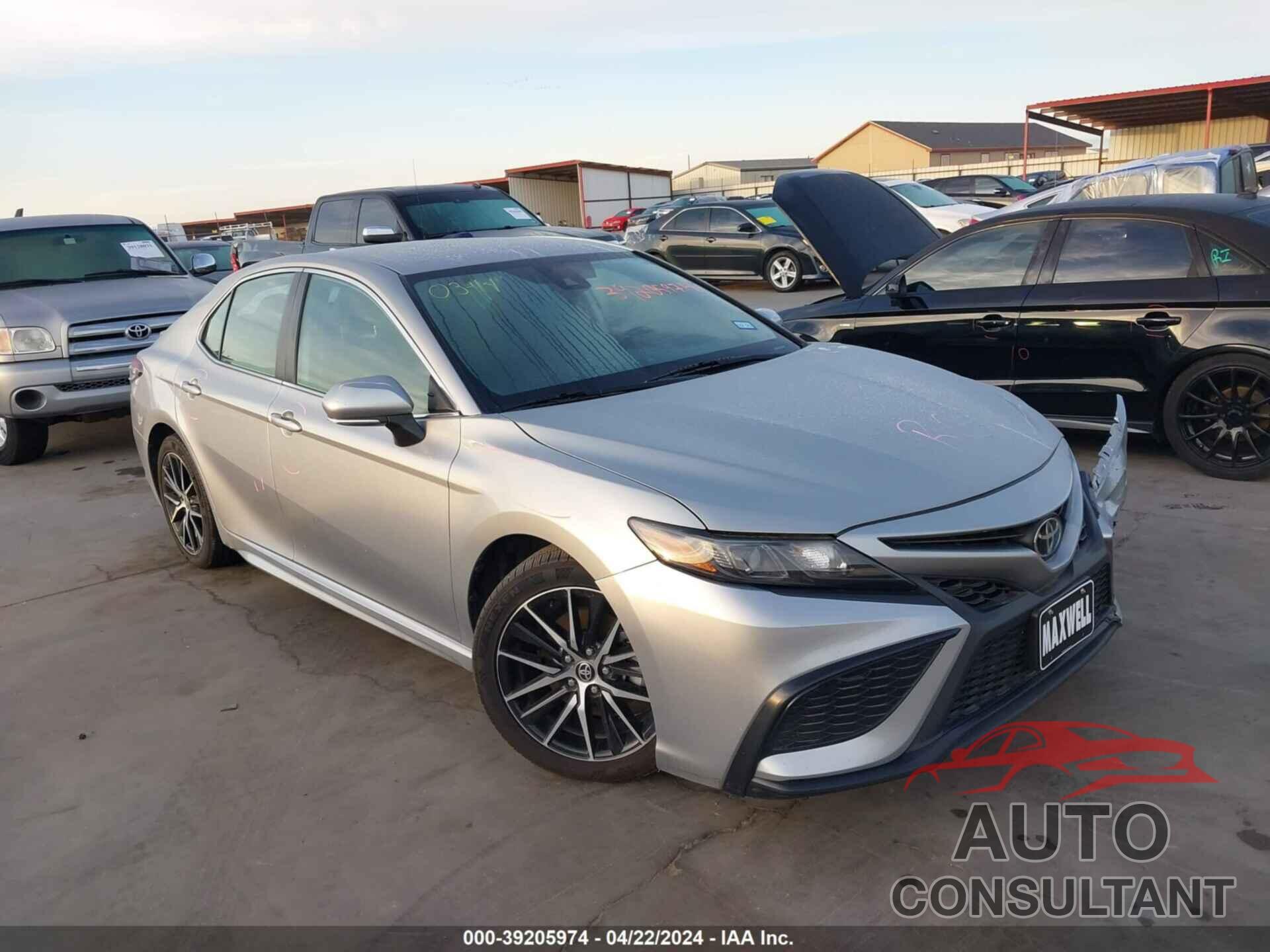 TOYOTA CAMRY 2022 - 4T1G11AK8NU008456