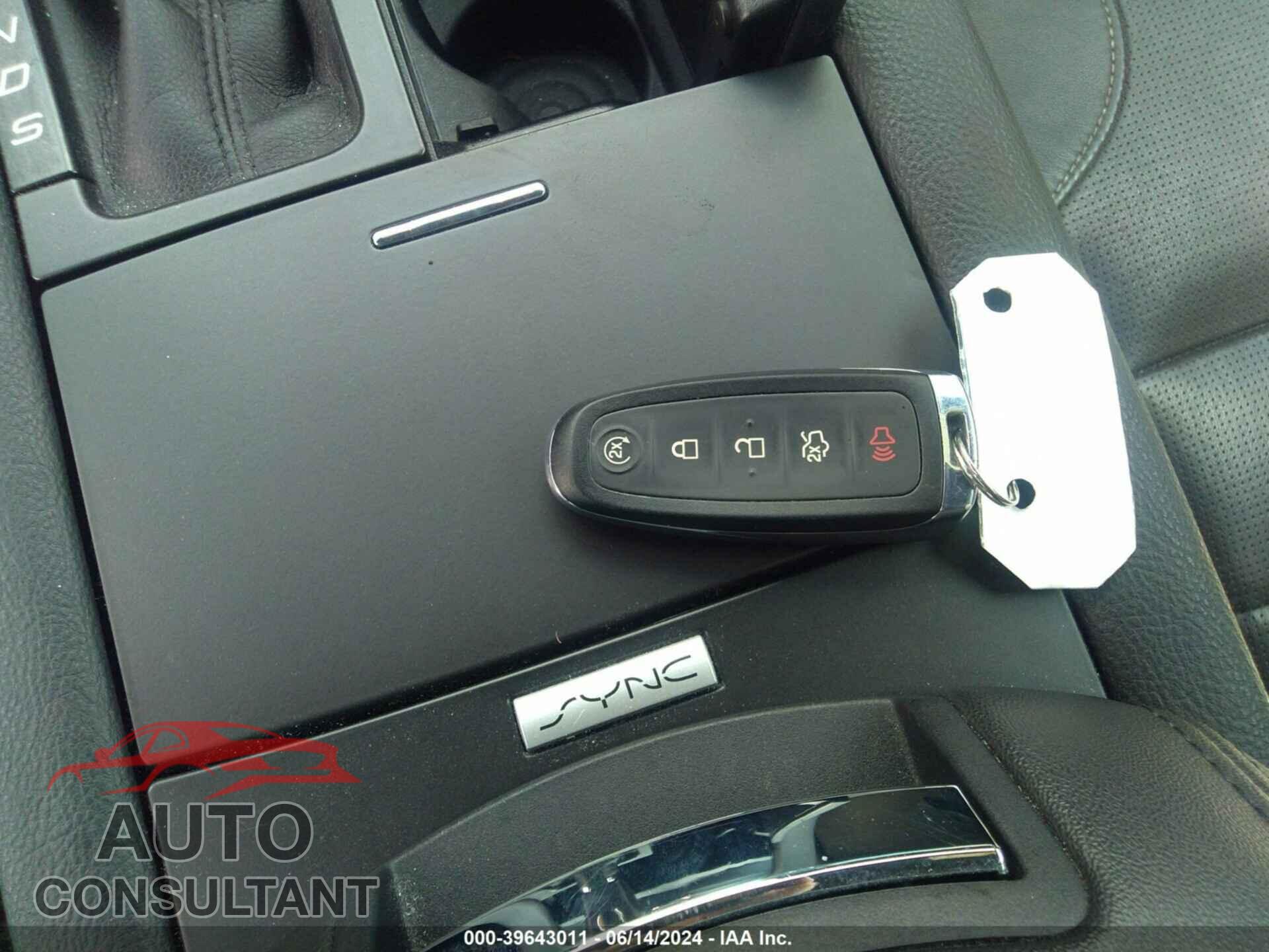 FORD TAURUS 2016 - 1FAHP2F82GG108697