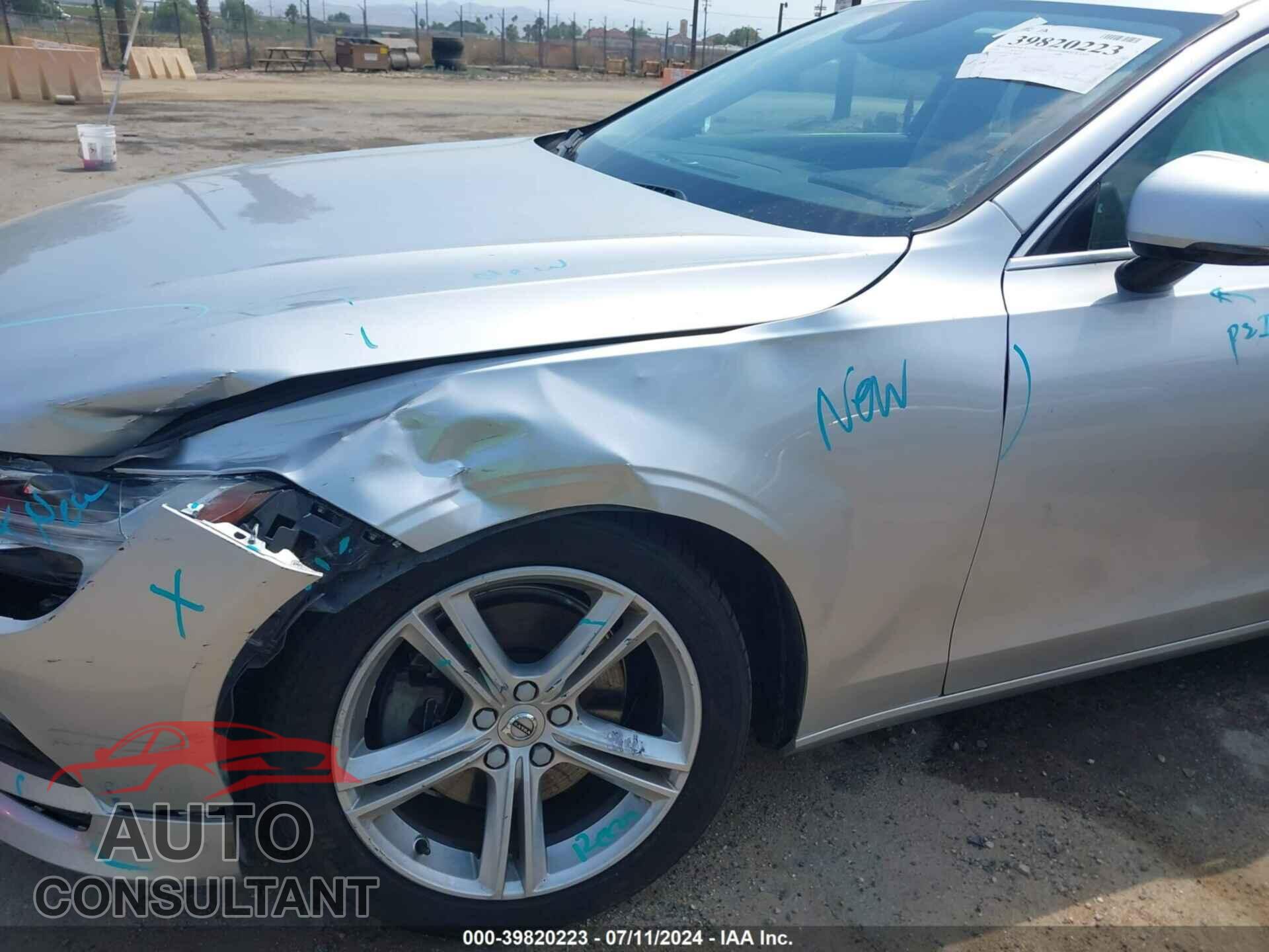 VOLVO S90 2018 - LVY982AK0JP006376