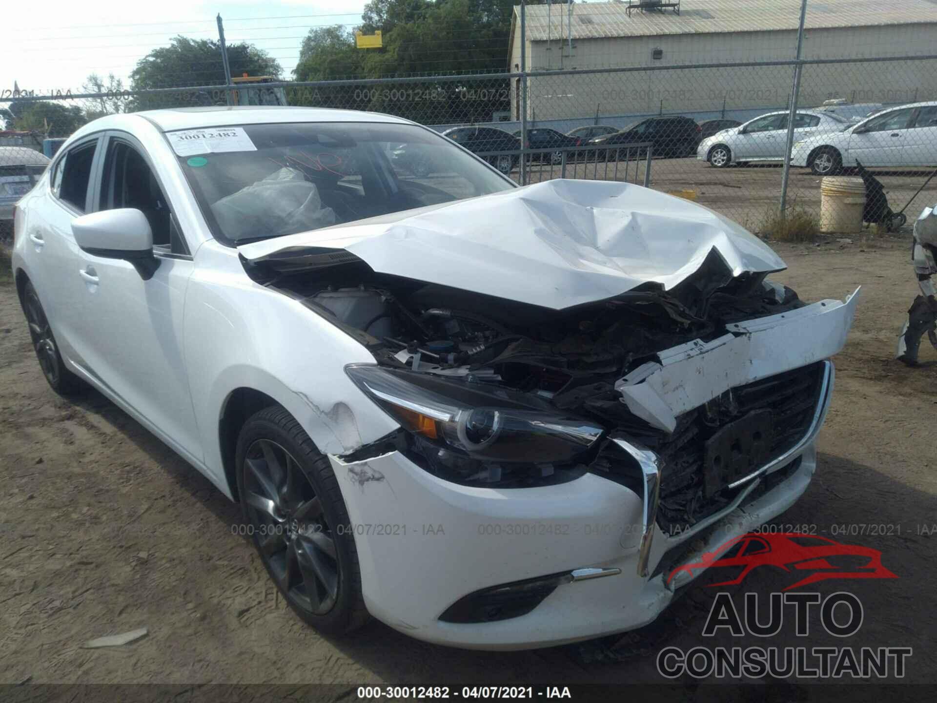 MAZDA MAZDA3 4-DOOR 2018 - 3MZBN1W38JM261499