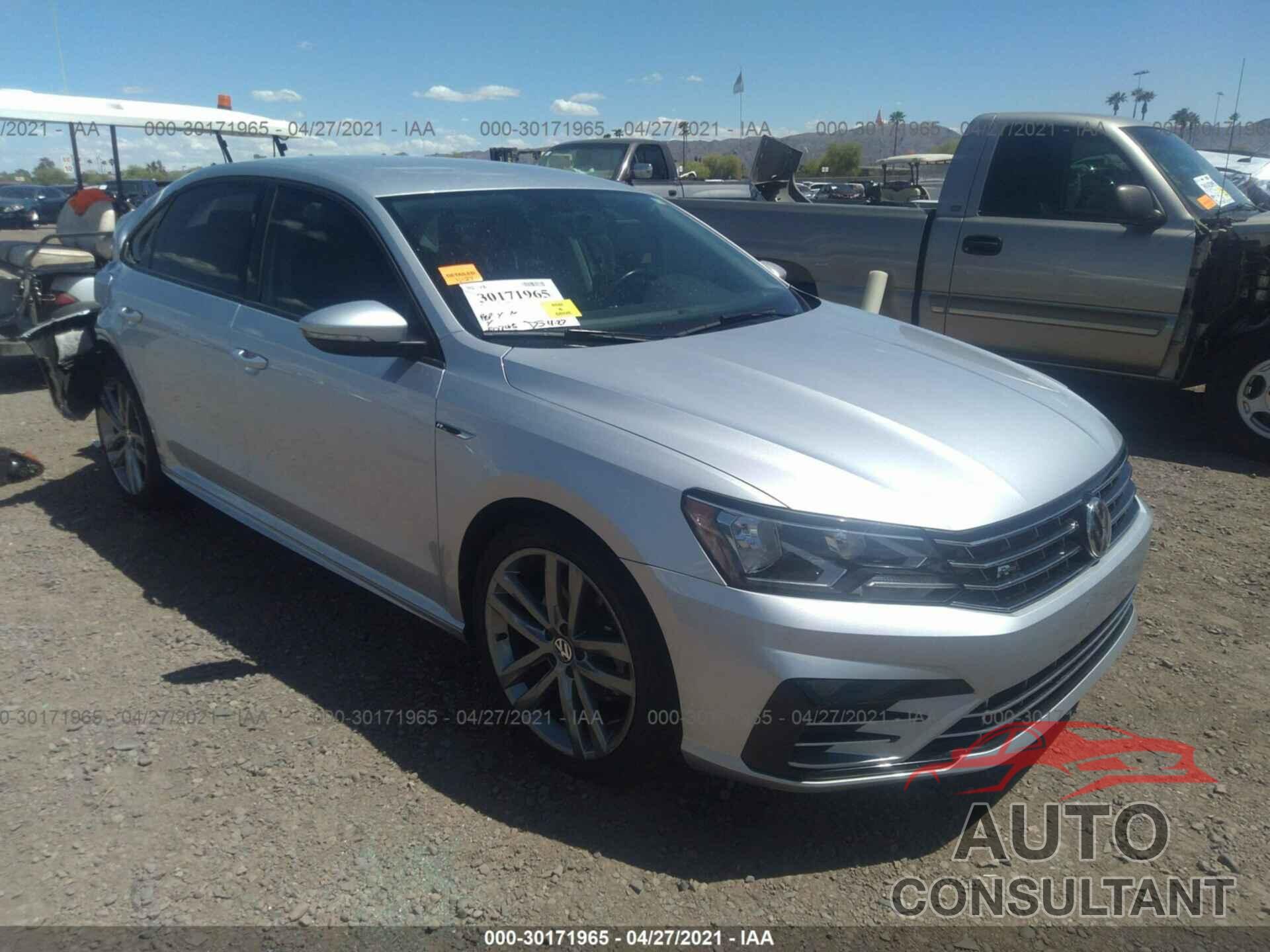 VOLKSWAGEN PASSAT 2018 - 1VWAA7A30JC034715