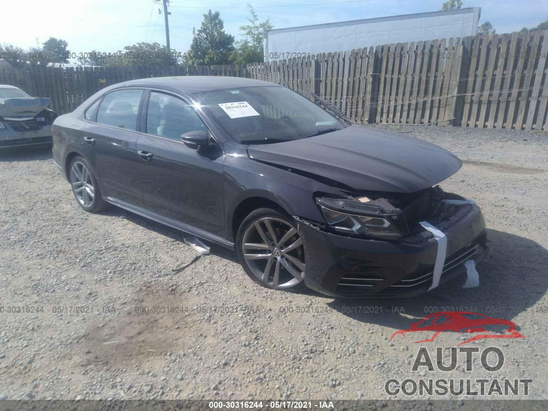 VOLKSWAGEN PASSAT 2018 - 1VWAA7A39JC009361