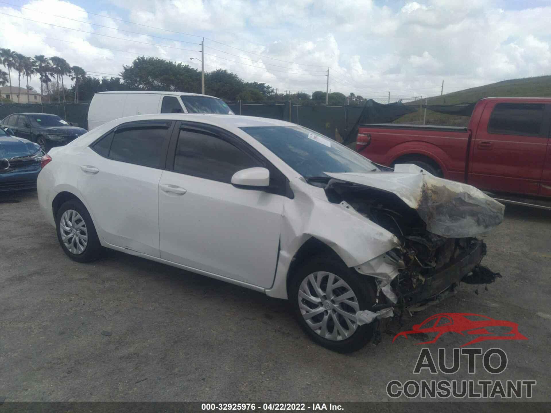 TOYOTA COROLLA 2018 - 5YFBURHE8JP846482