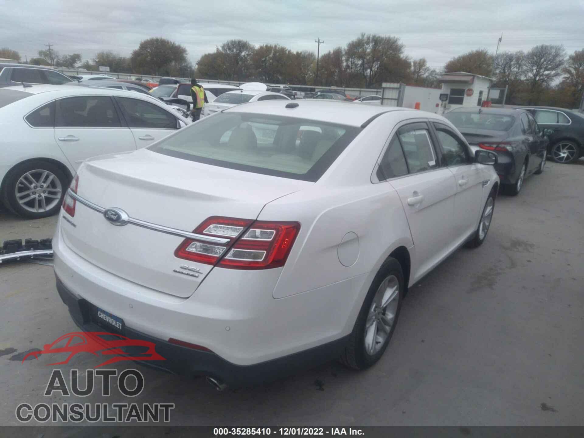 FORD TAURUS 2017 - 1FAHP2E85HG122547