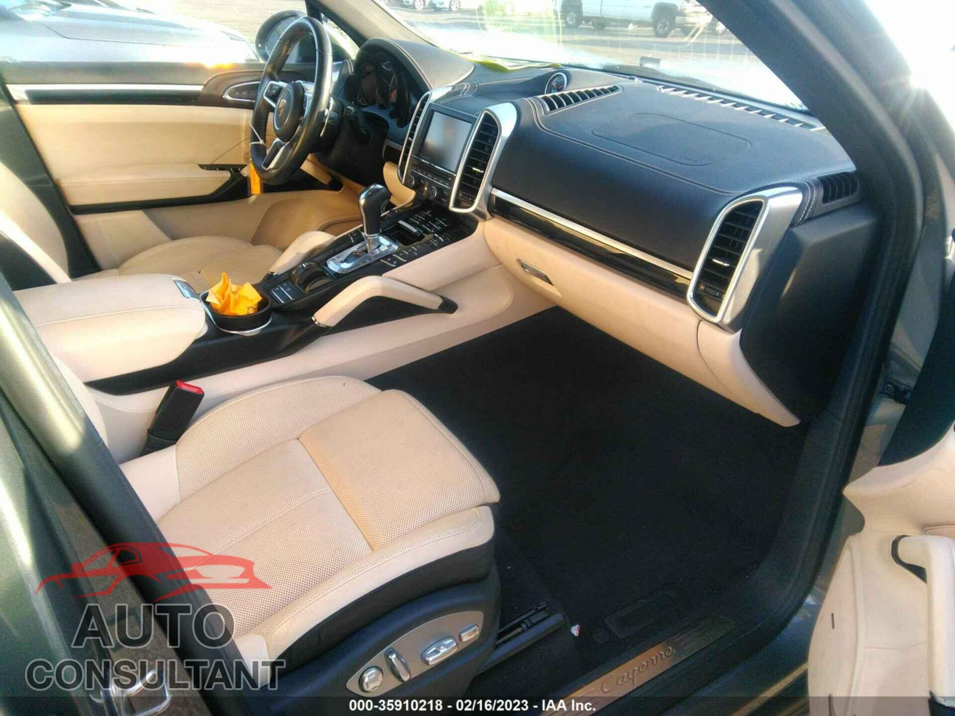 PORSCHE CAYENNE 2016 - WP1AA2A28GKA09037