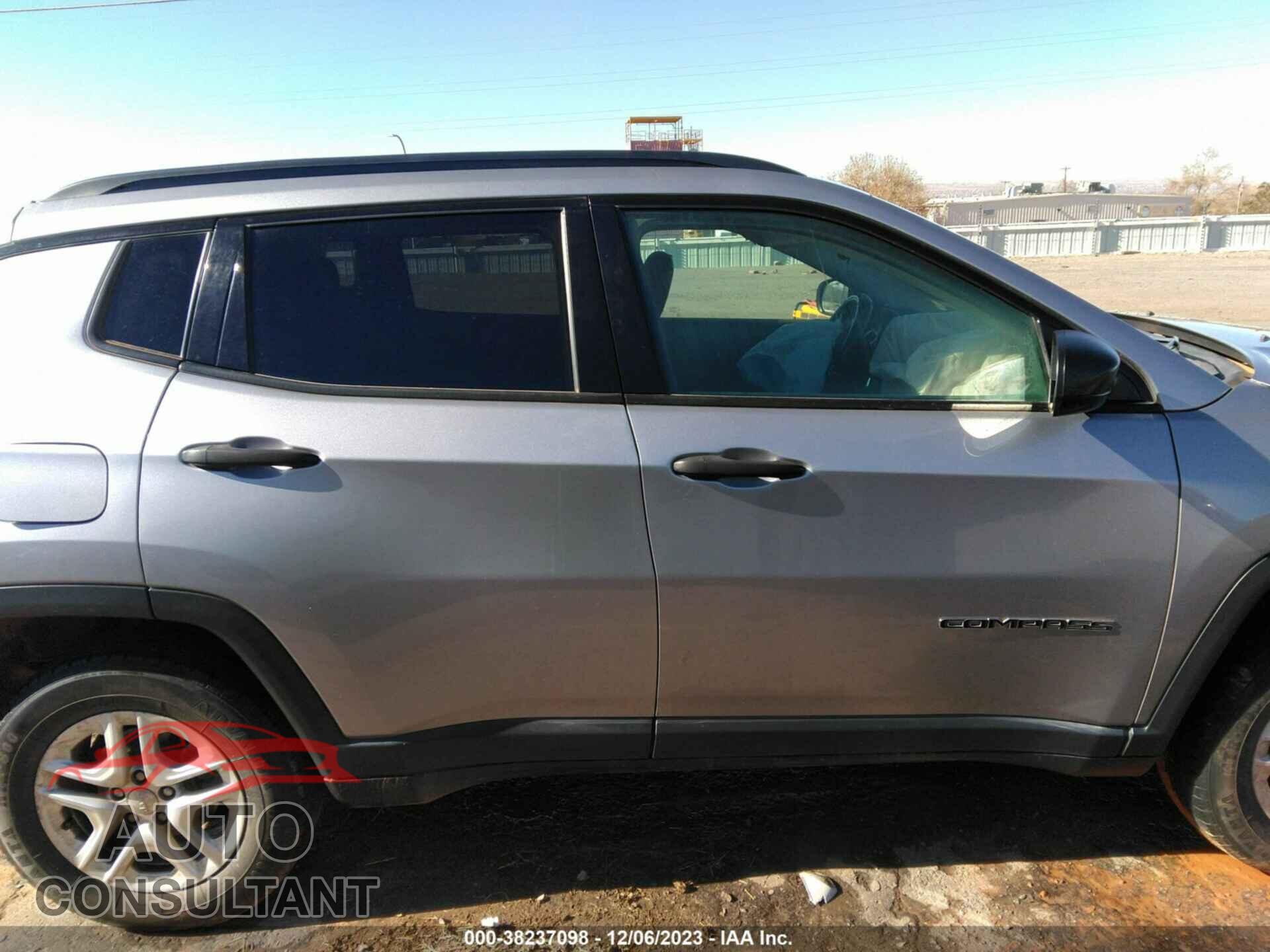 JEEP COMPASS 2018 - 3C4NJDAB5JT112646