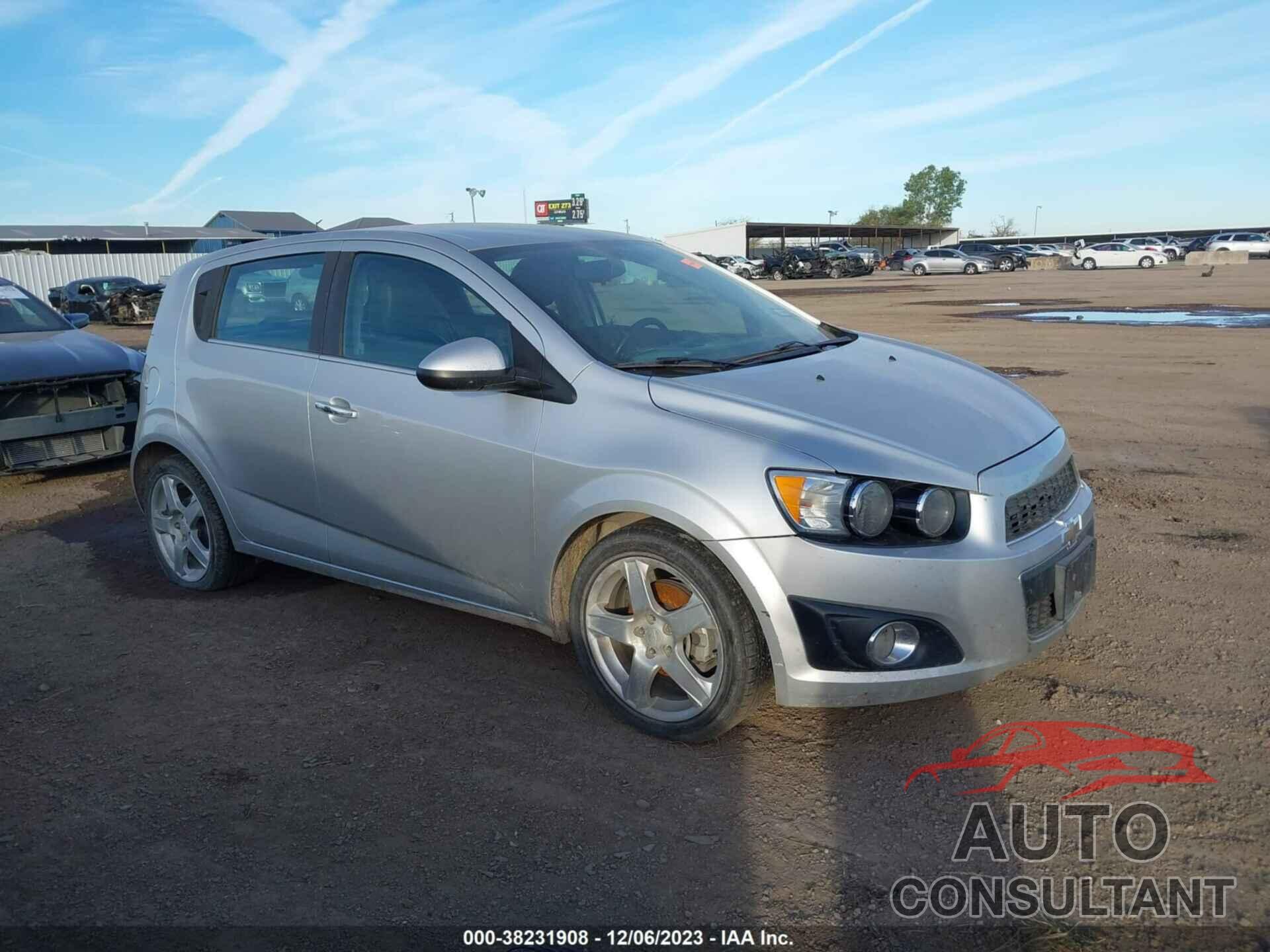 CHEVROLET SONIC 2016 - 1G1JE6SB5G4152035