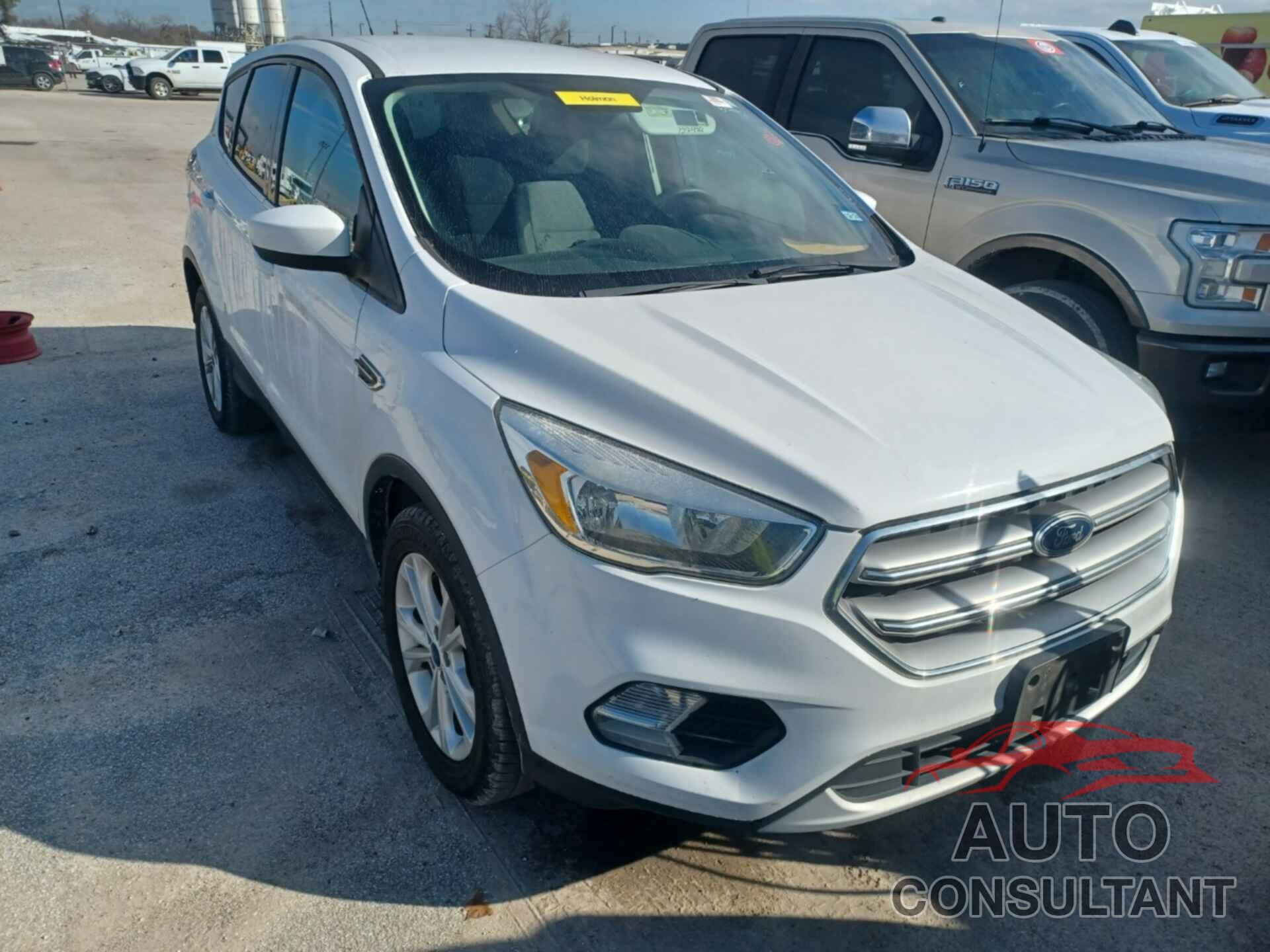 FORD ESCAPE 2017 - 1FMCU0GD2HUC04681