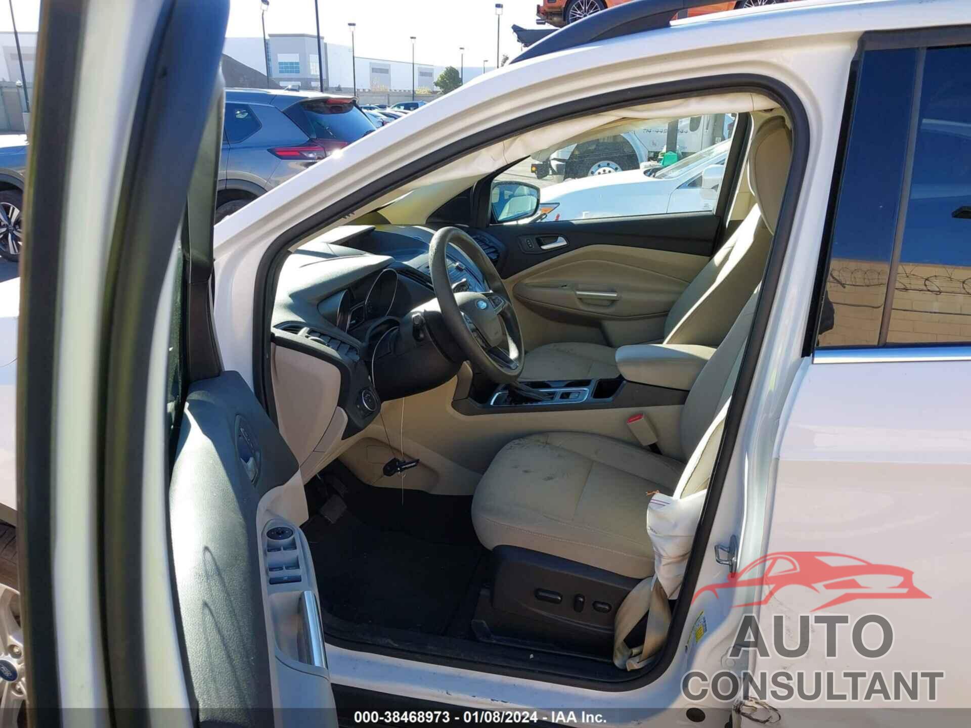 FORD ESCAPE 2018 - 1FMCU0GD3JUD60623
